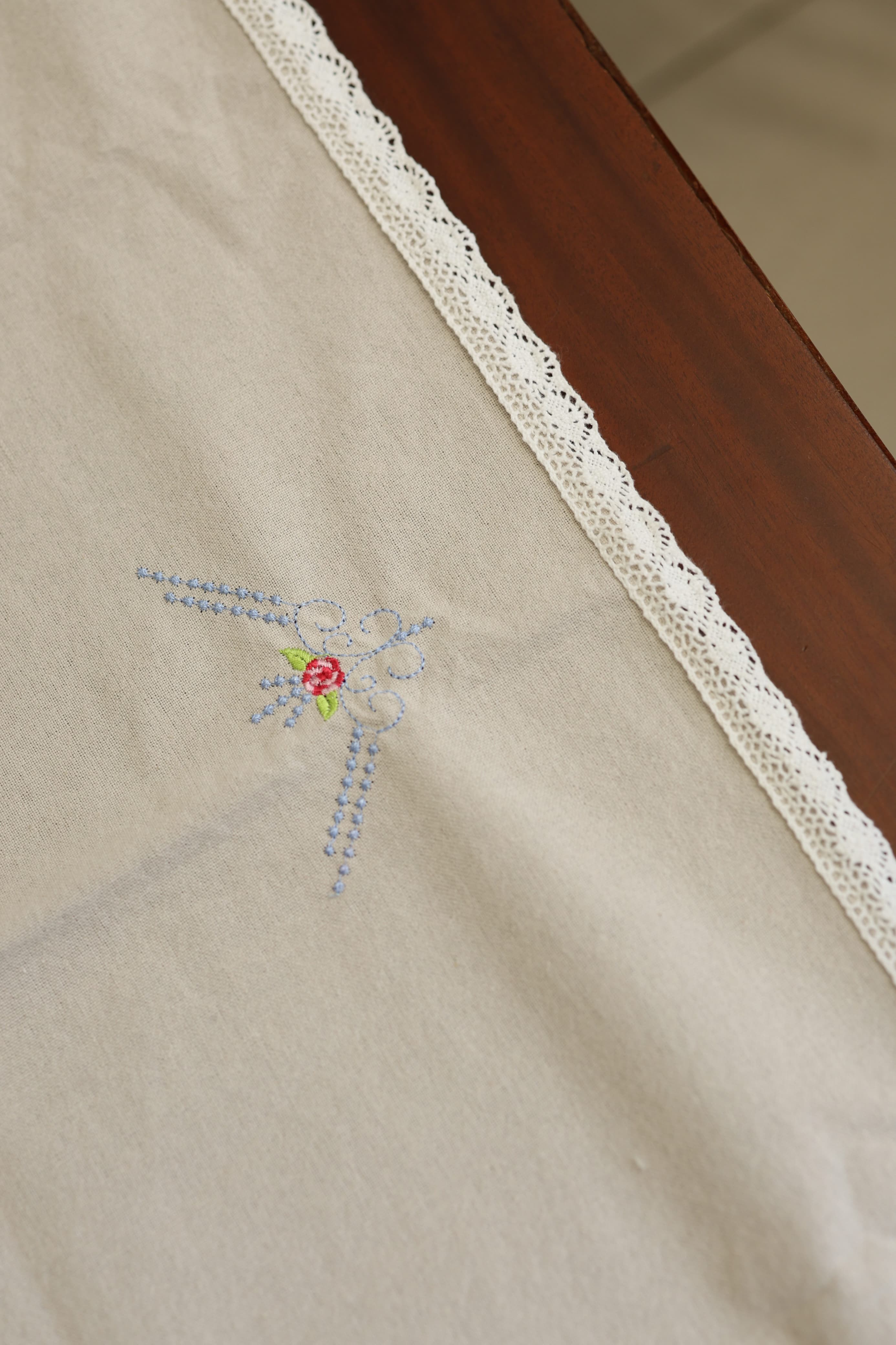 Table Runners - 8seater embroidery runner