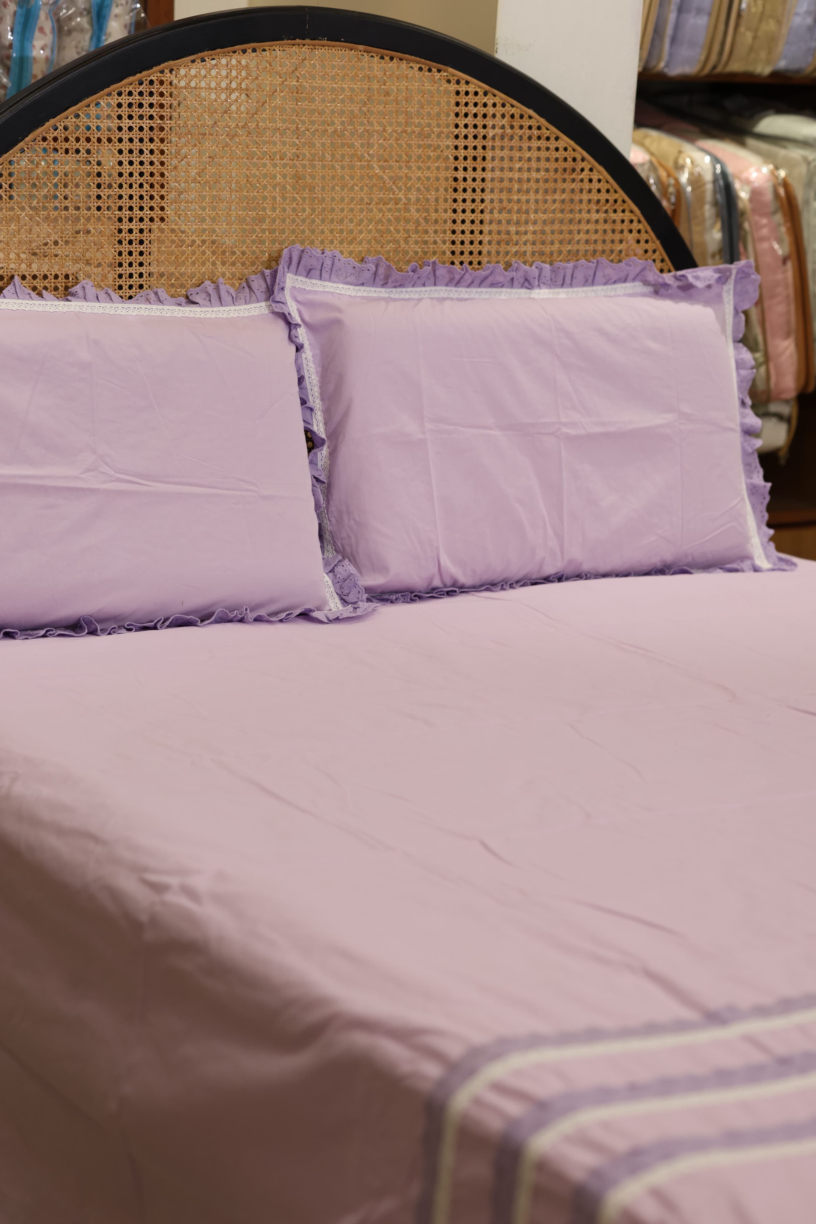 Bedsheets - Premium designer Queen bedsheets dd lace
