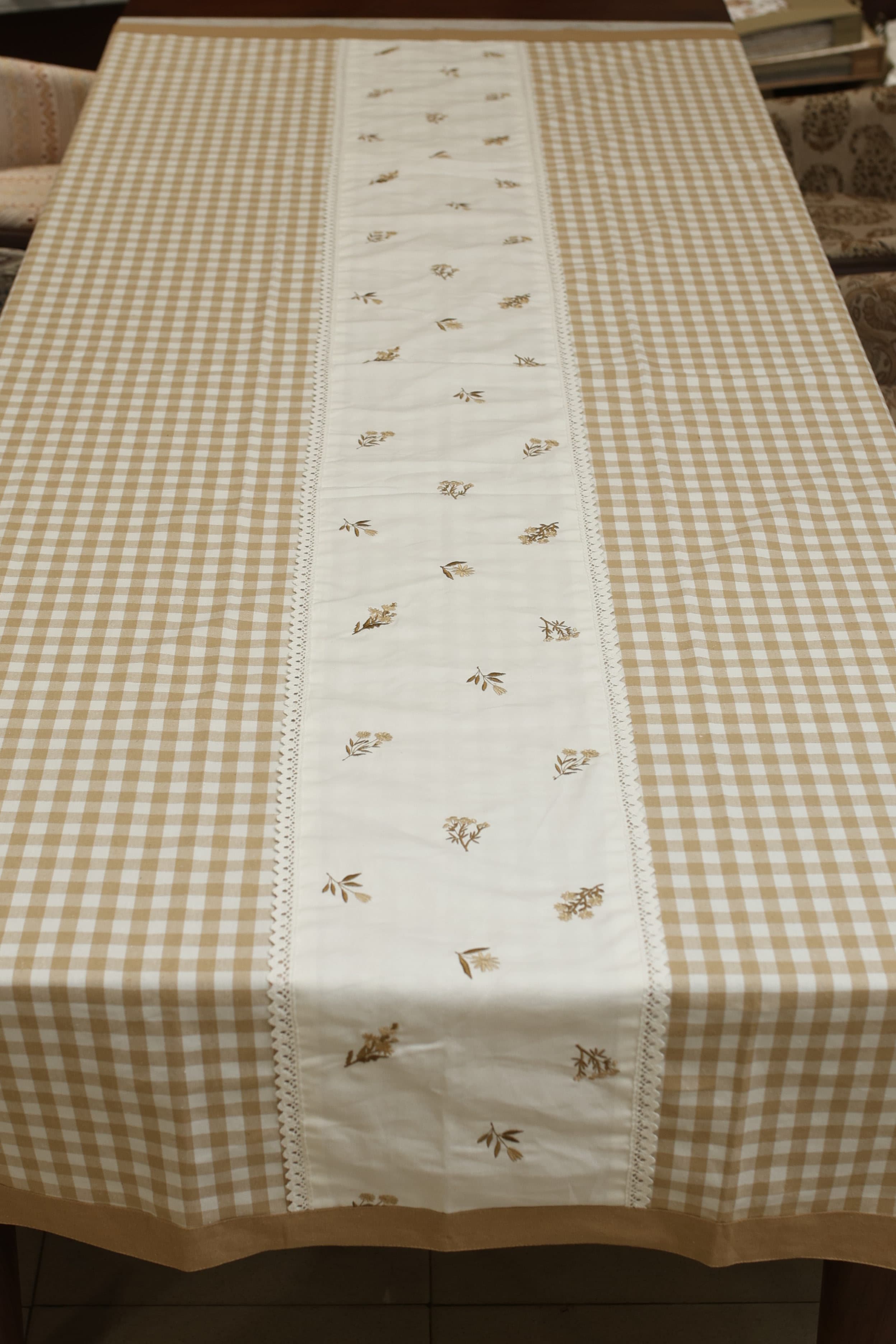 Table cloth - Check embroidery