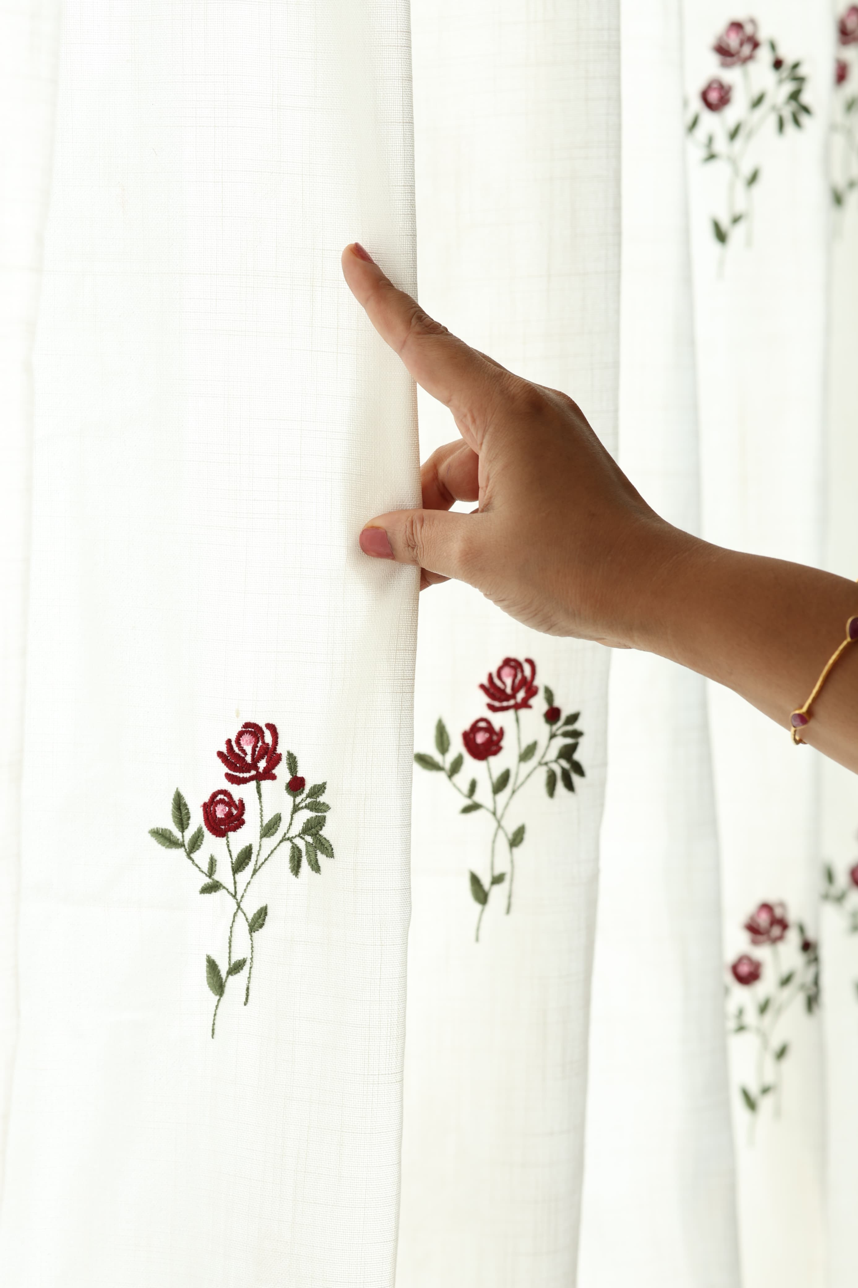 Curtains - Embroidery Semi transparent curtains LINEN ROSE ( off white base)
