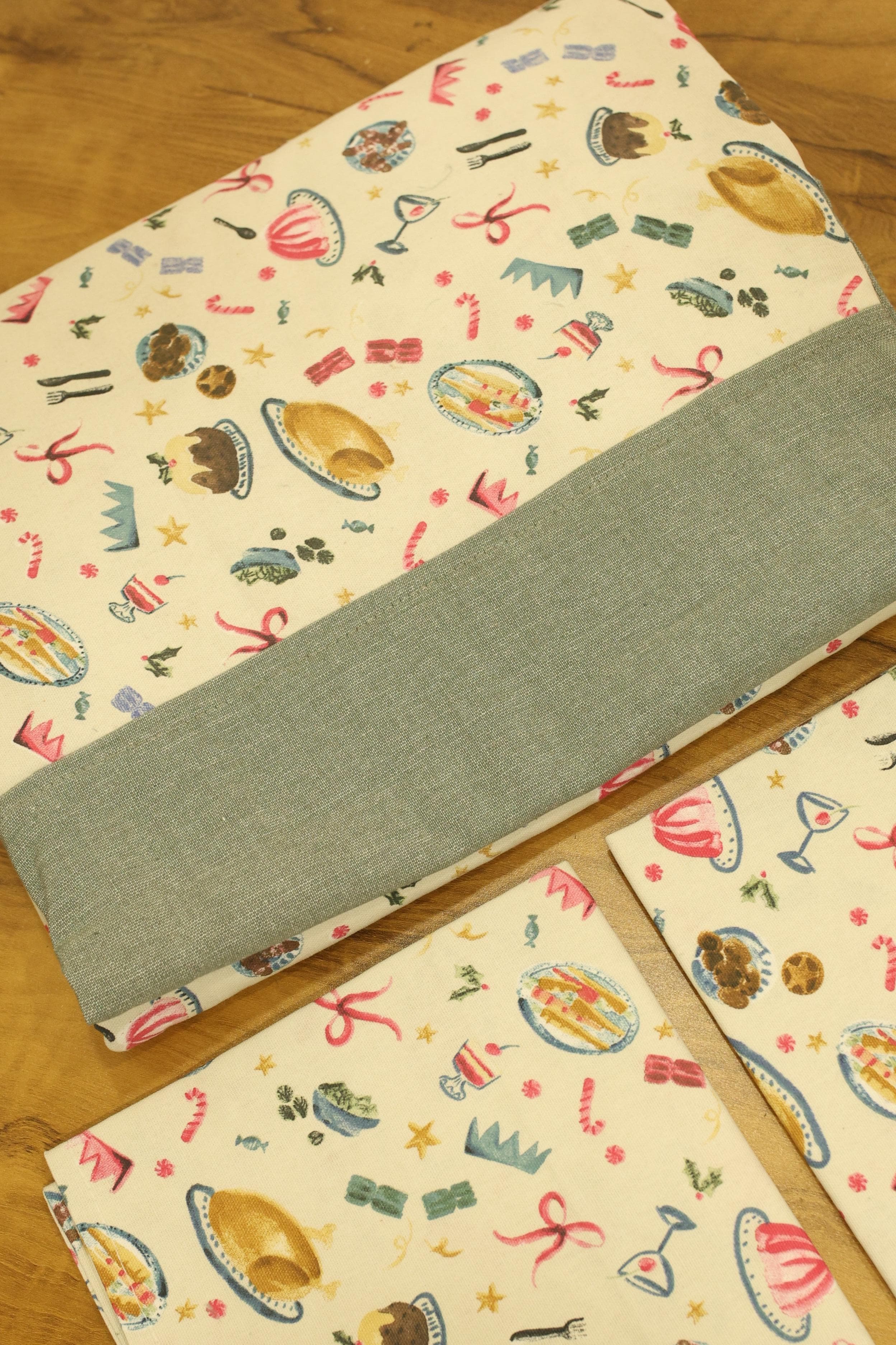 Bedsheets - Queen daily use border bedsheets