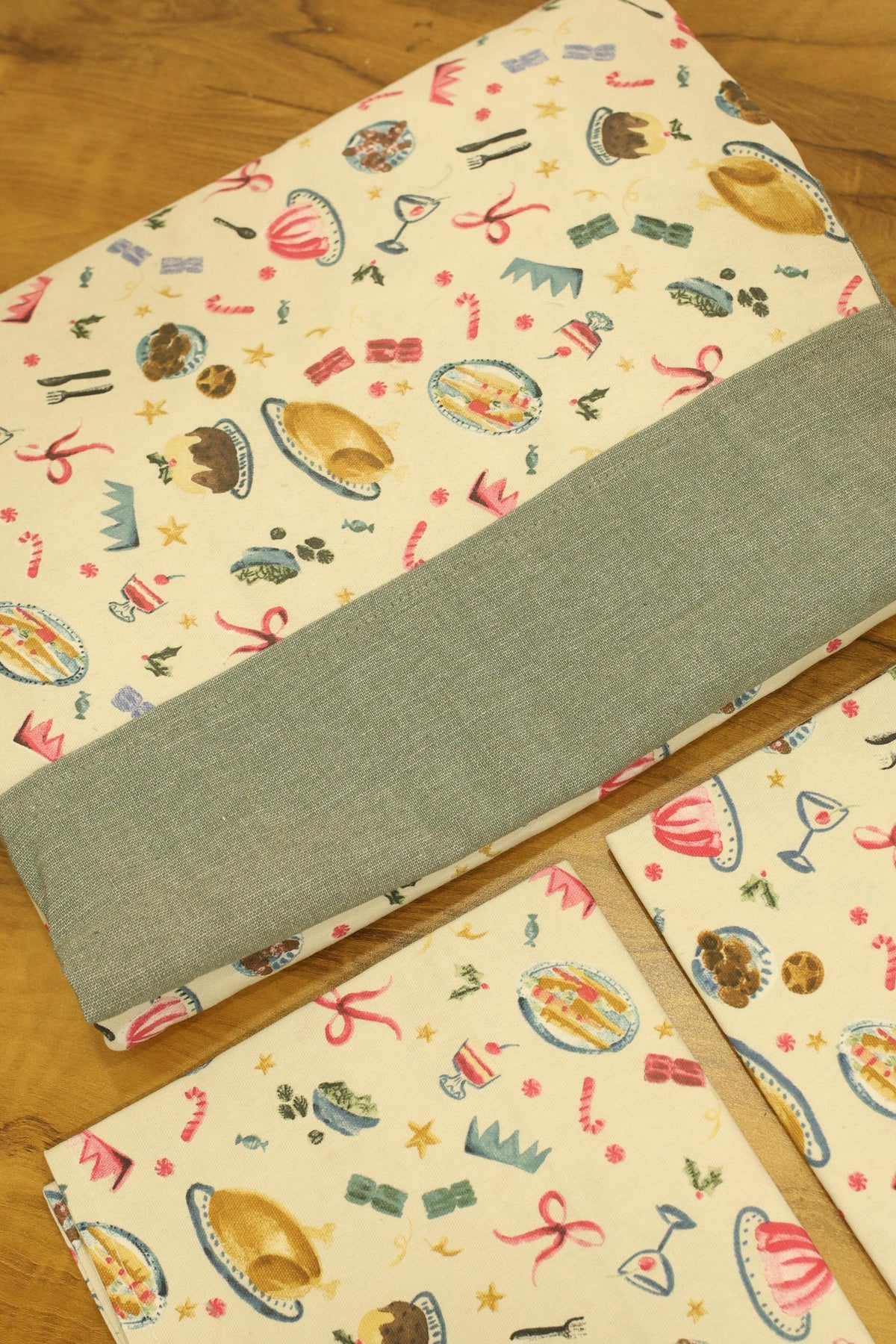 Bedsheets - Queen daily use border bedsheets
