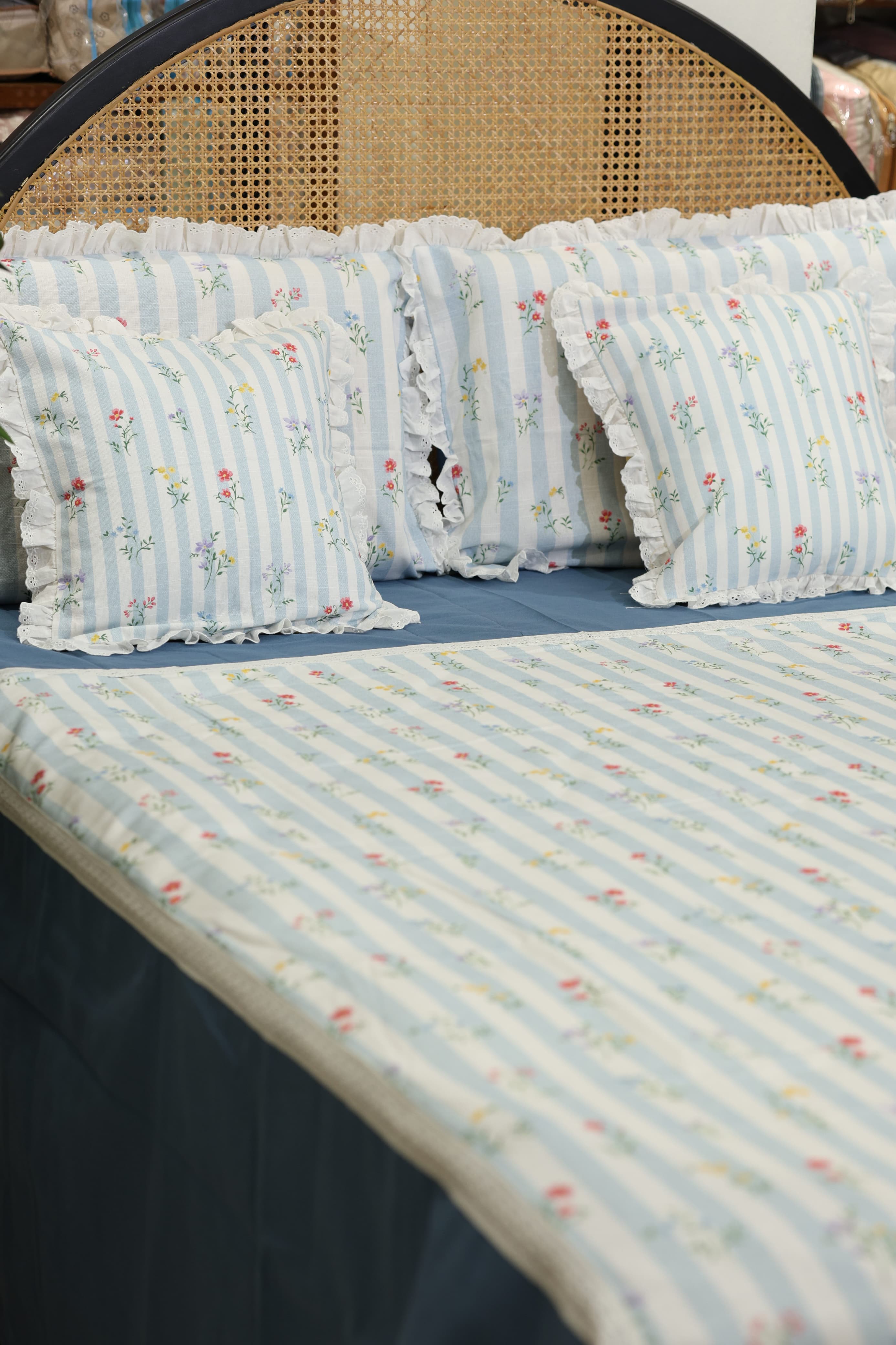 Bedsheets - Premium king floral printed lace bedsheet with cushion covers Blue bud