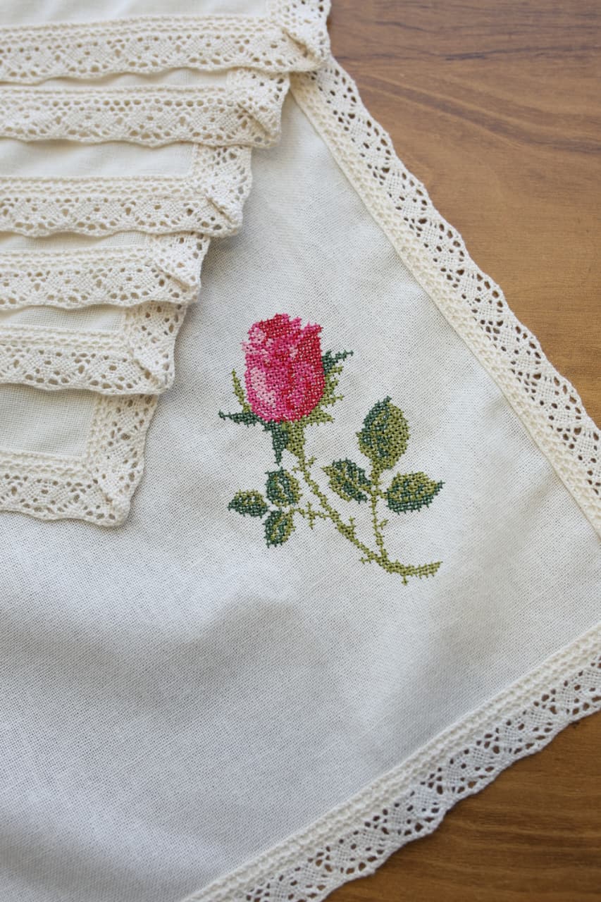 Combo Rose Table Linen Set (Runner, Placemats & Tissue Box Cover)