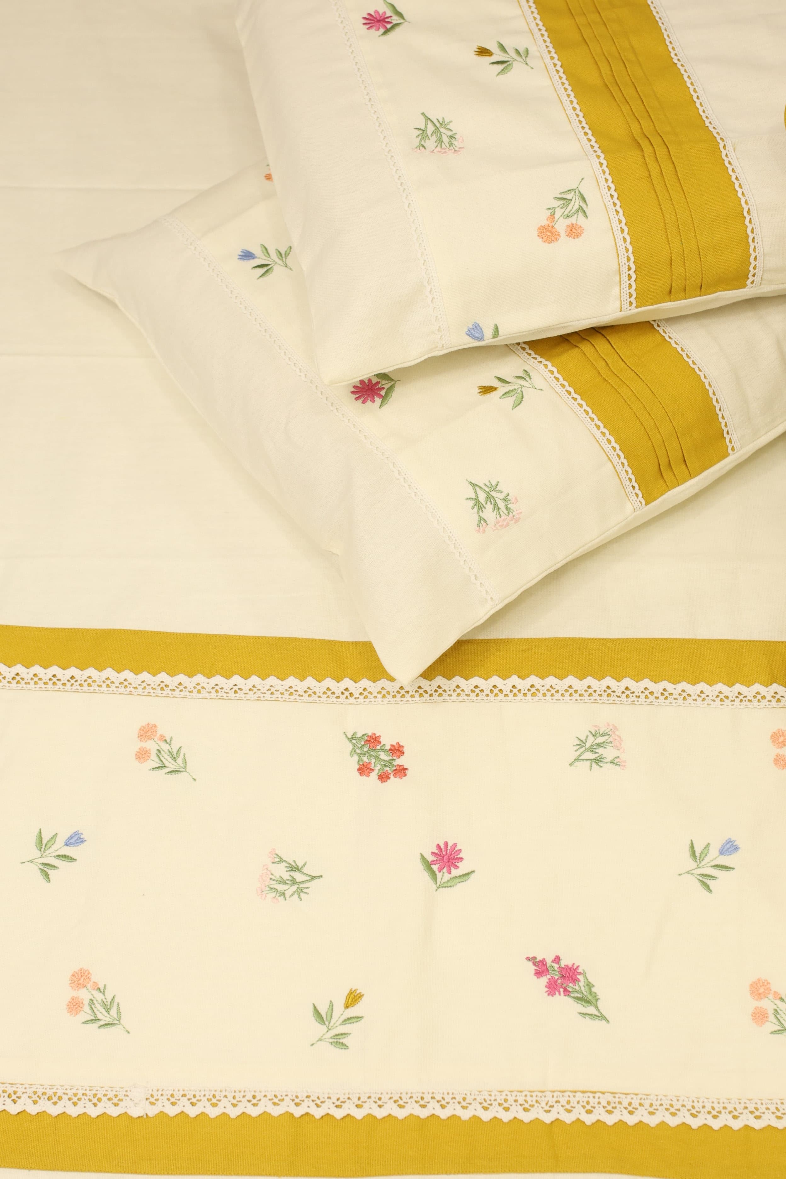 Bedsheets - King premium Machine Embroidery Bedsheet multi