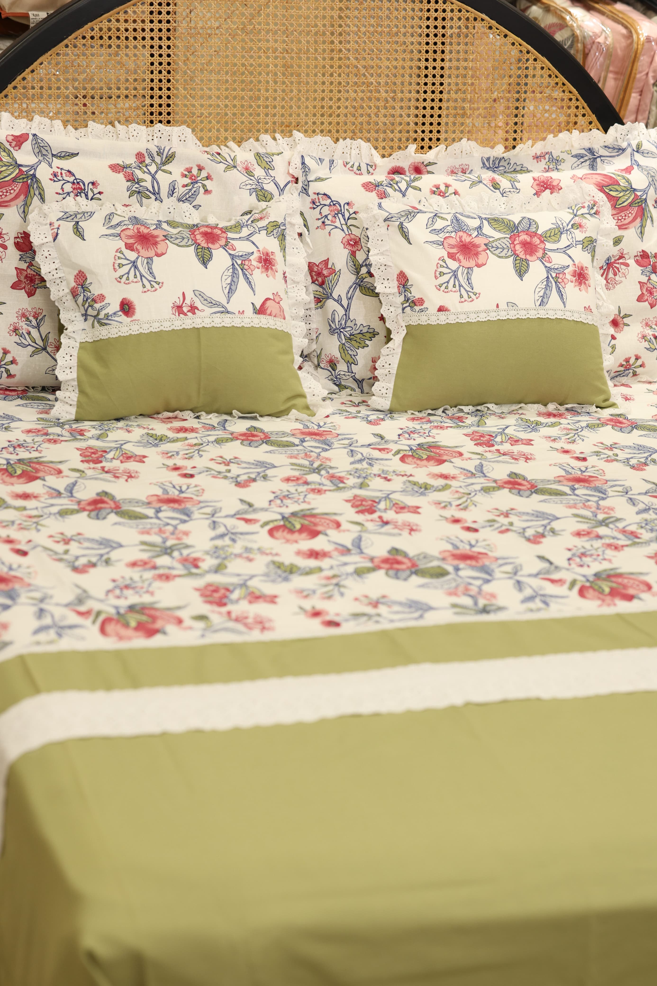 Bedsheets - Premium king floral printed lace bedsheet with cushion covers green bud