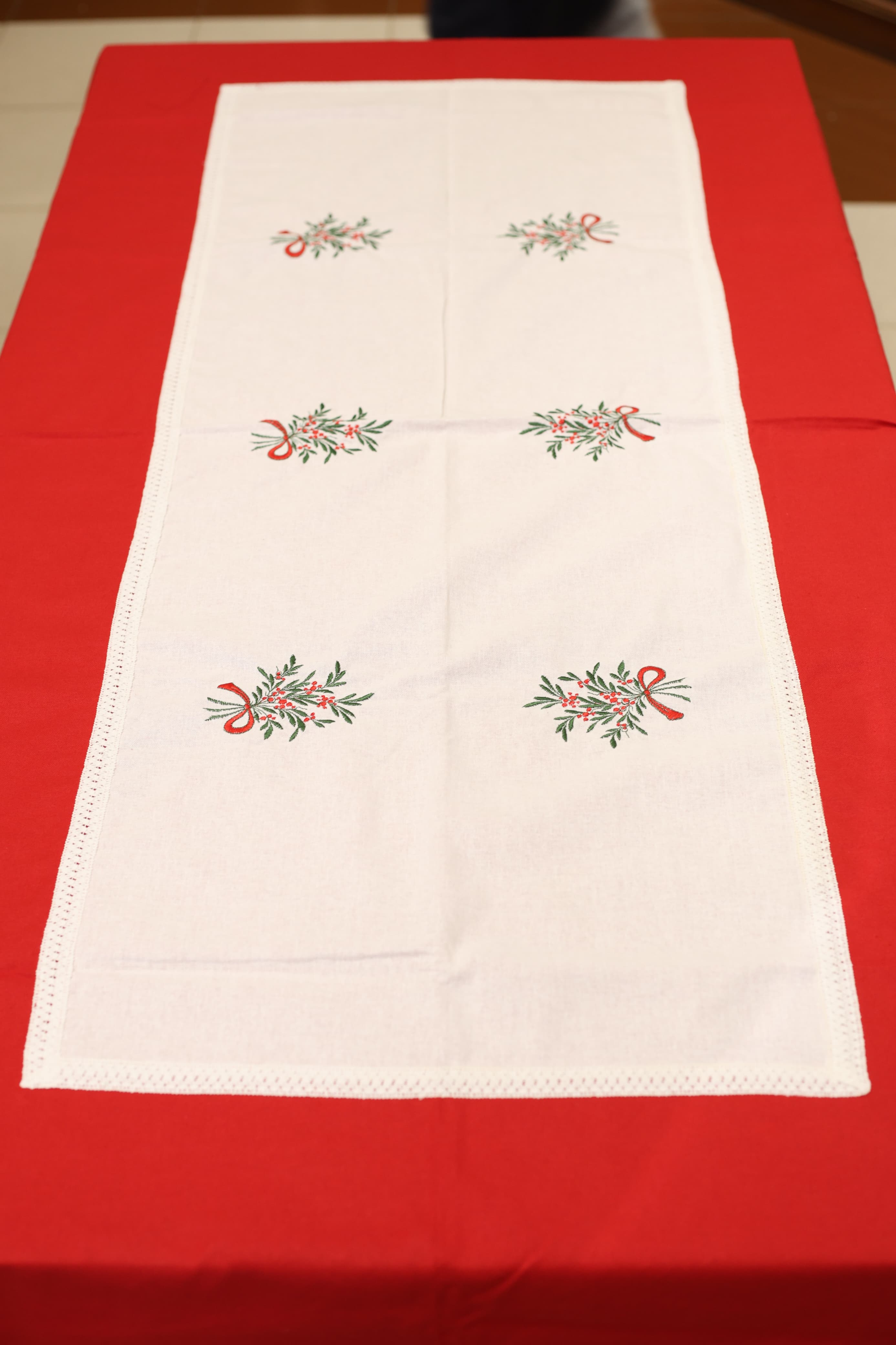 Sale-Table cloths-6 seater -Xmas edition