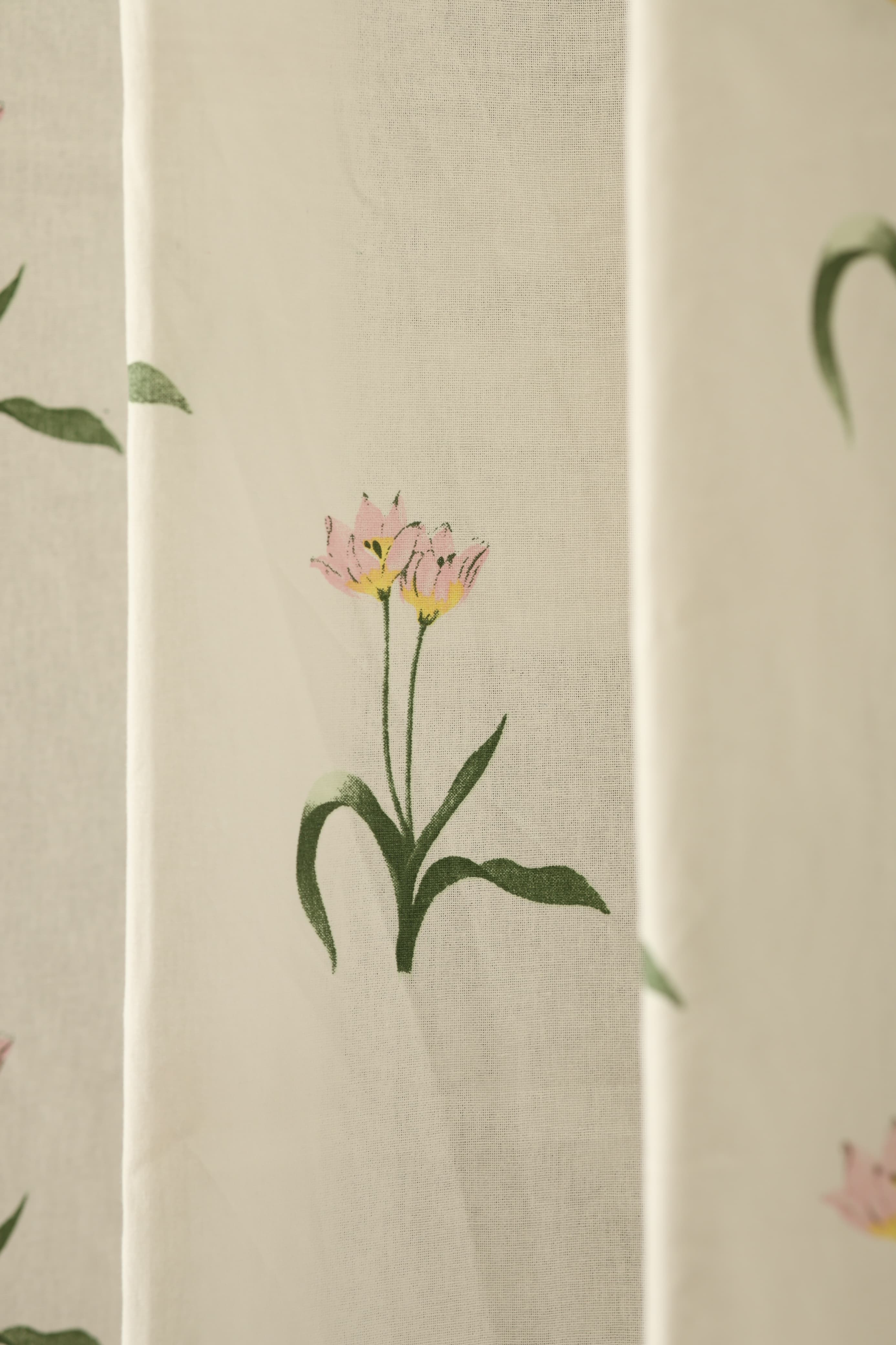 Curtains - Opaque floral curtains