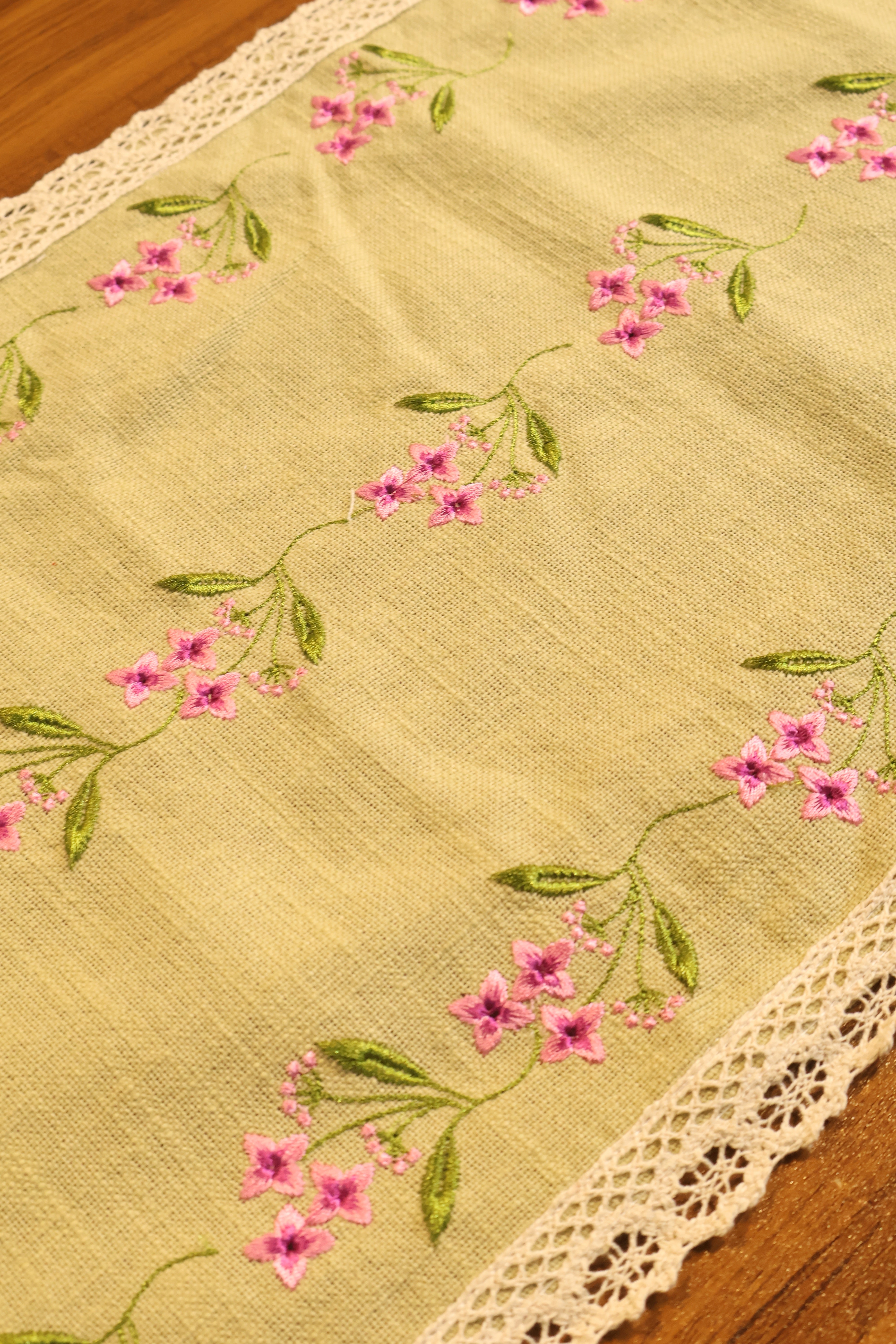Table runner -Embroider (35cm * 137cm)