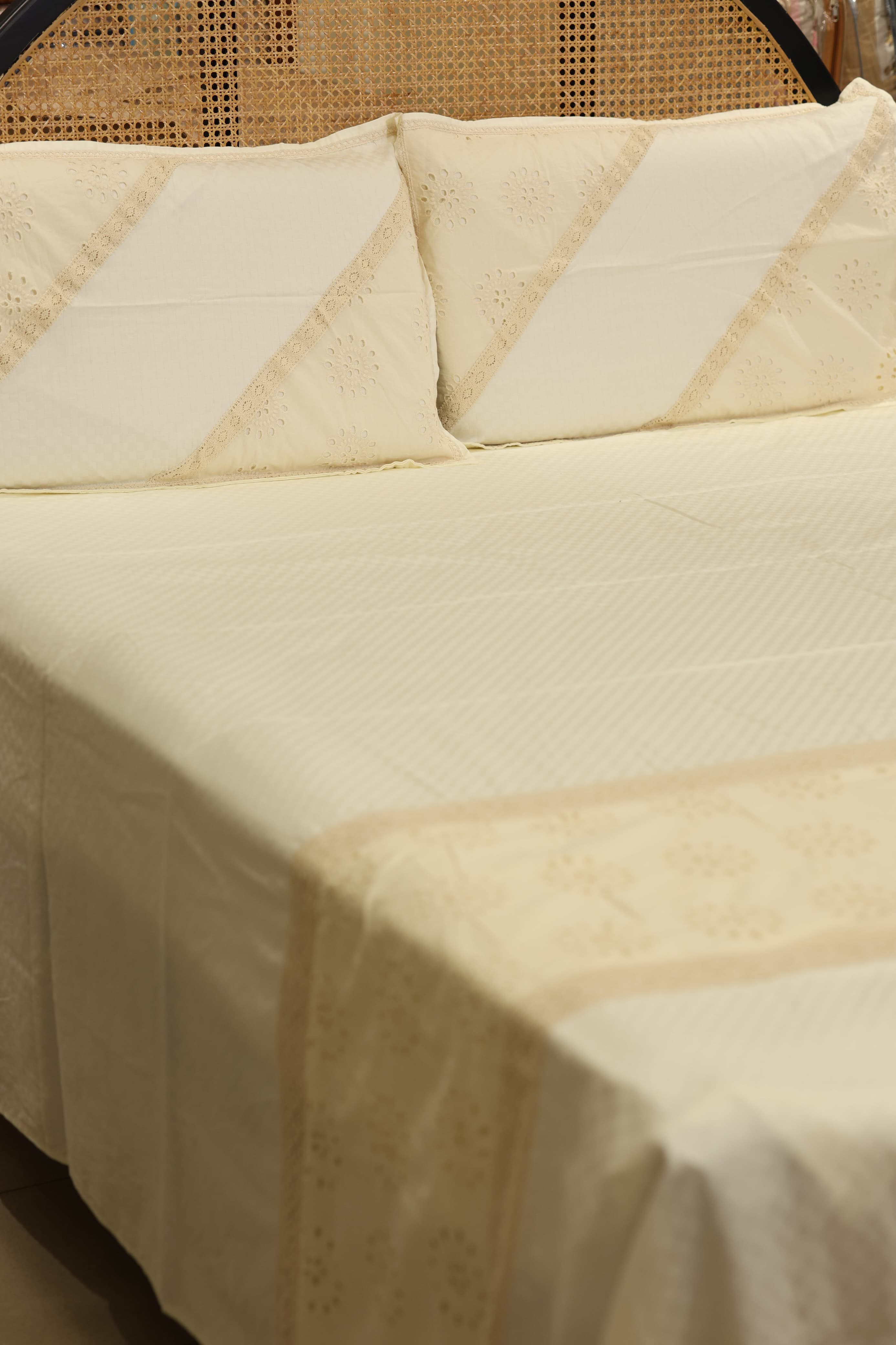 Bedsheets - Premium designer king bedsheets dd lace