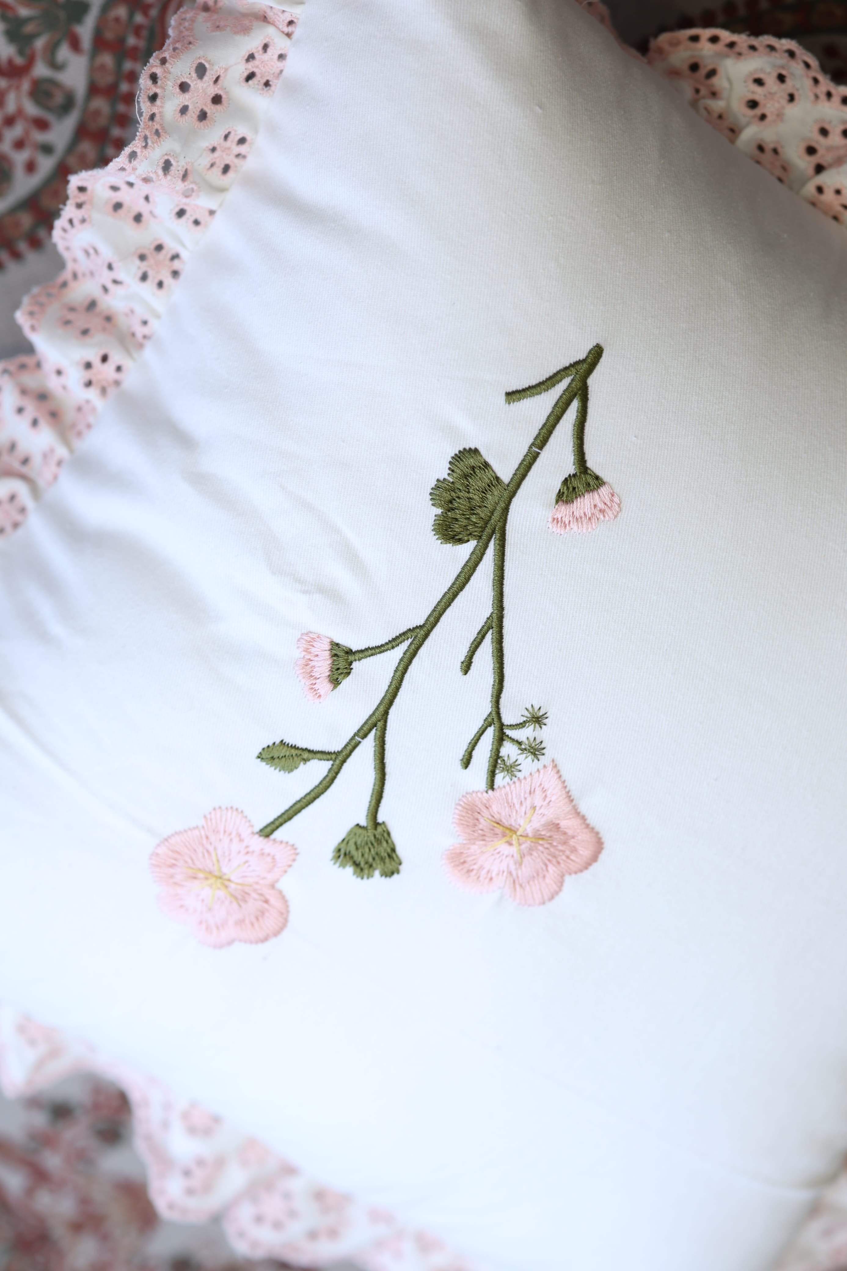 Cushion covers - Embroidery pink Petal