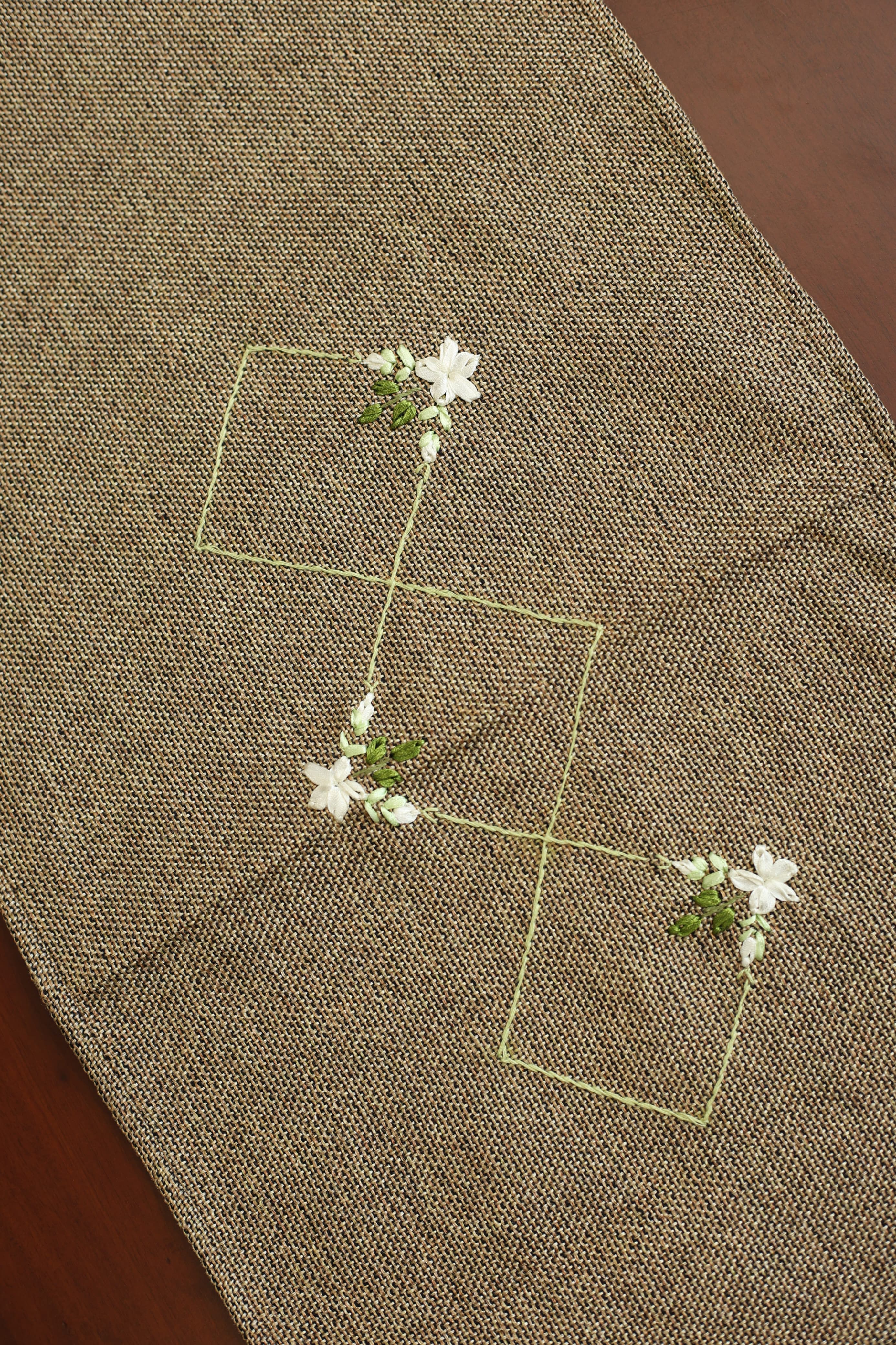 Table runner-4 Seater Ribbon embroidery