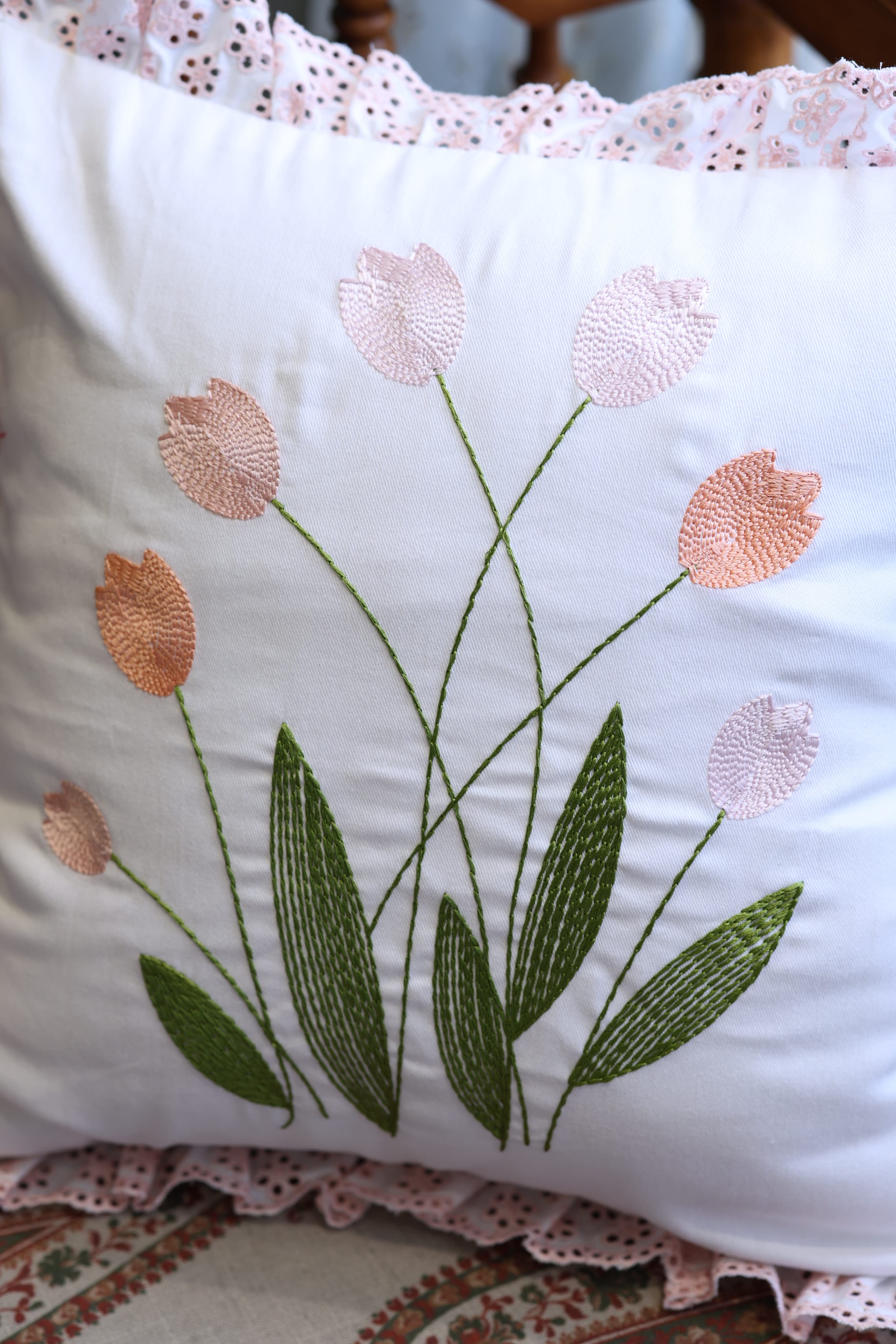 Cushion covers - Embroidery Tulip Petal