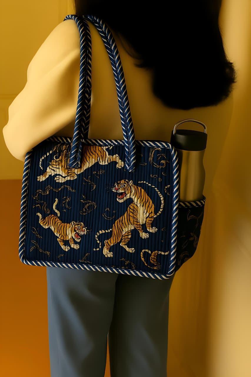 Quilted Lunch bag with bottle pocket outside(Tote bag)