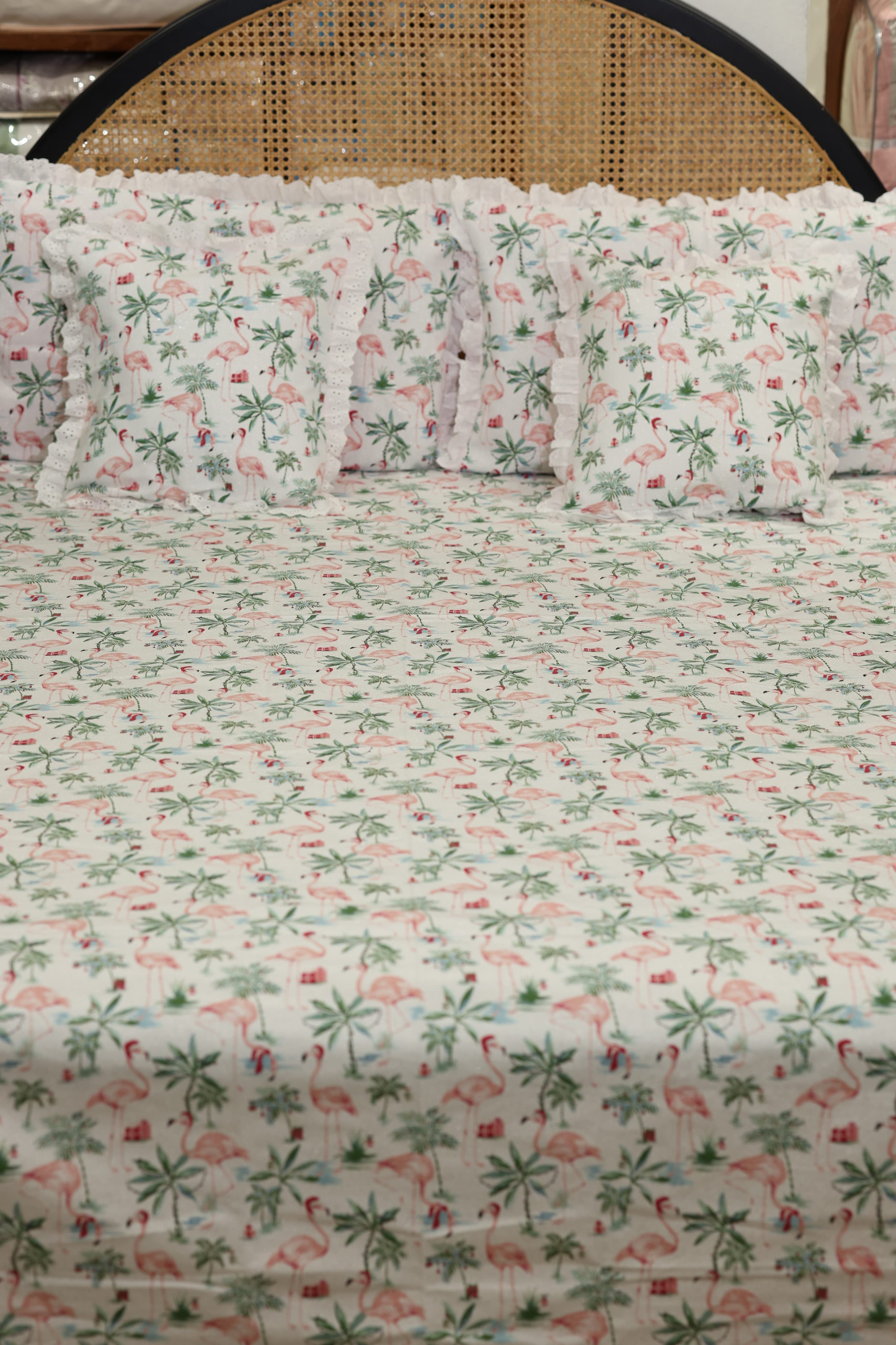 Bedsheets - Premium king floral printed lace bedsheet with cushion covers pink bud