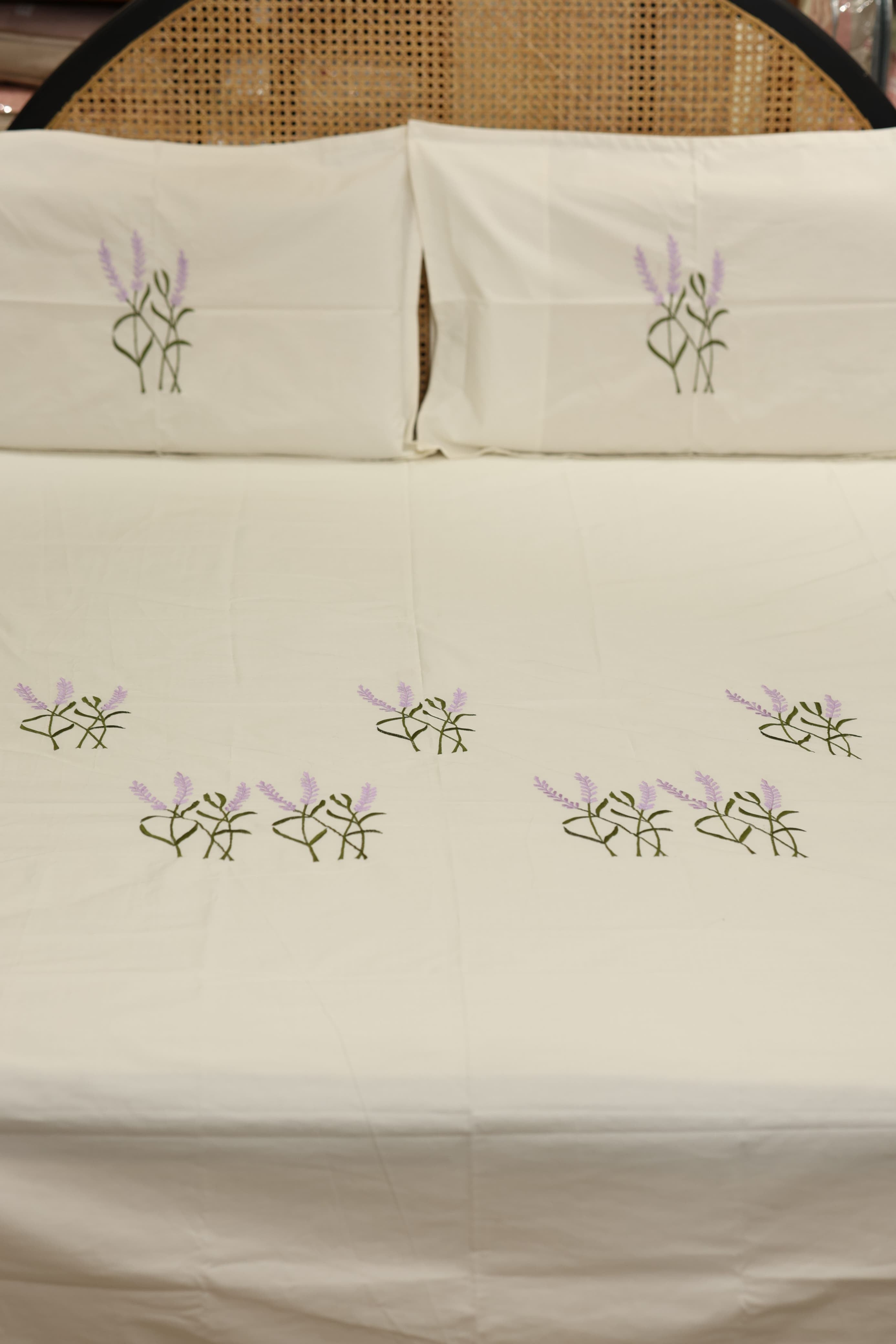 Bedsheets - Queen Premium Machine embroidery bedsheets MEQ