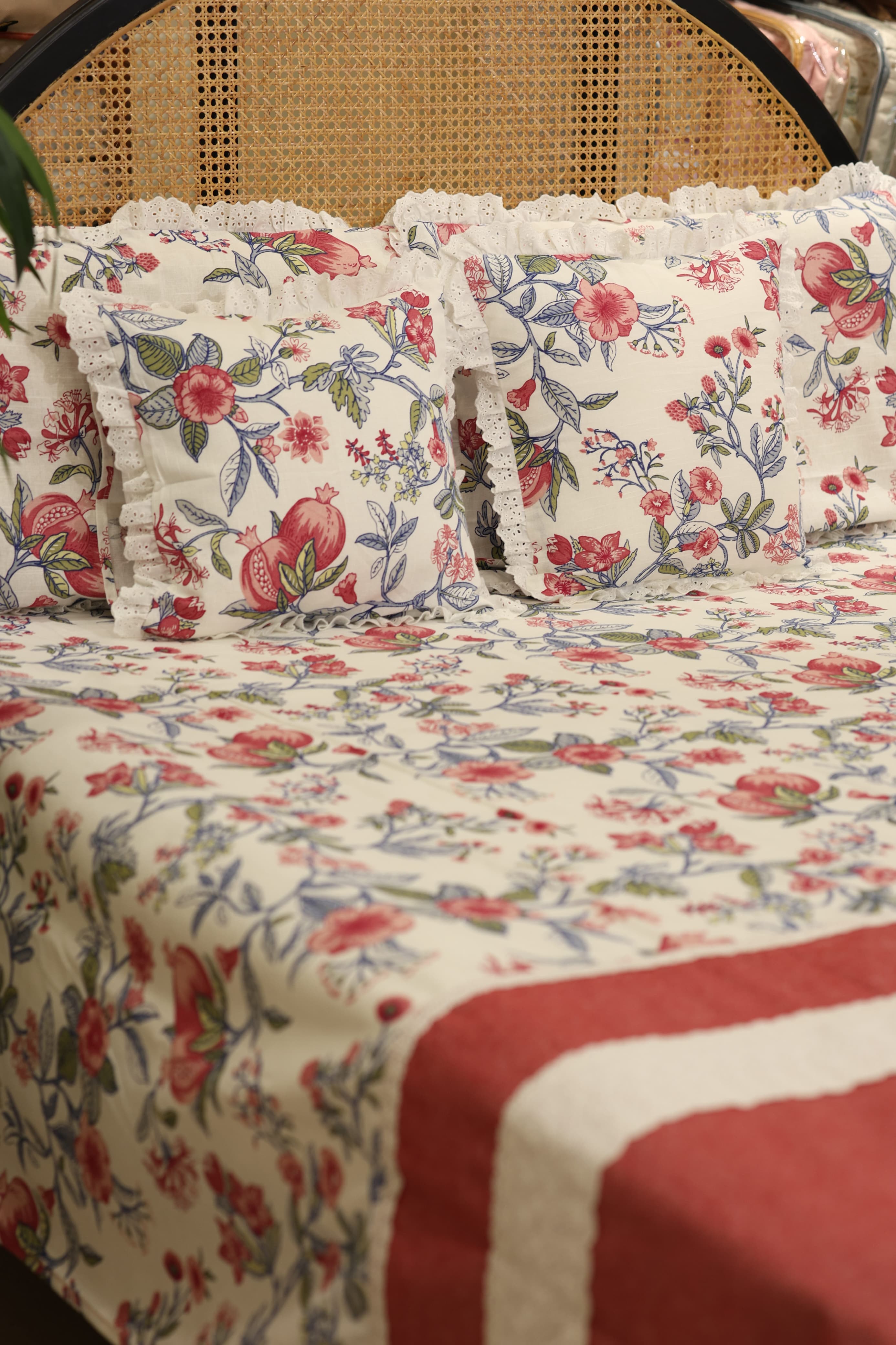 Bedsheets - Premium king floral printed lace bedsheet with cushion covers redbud