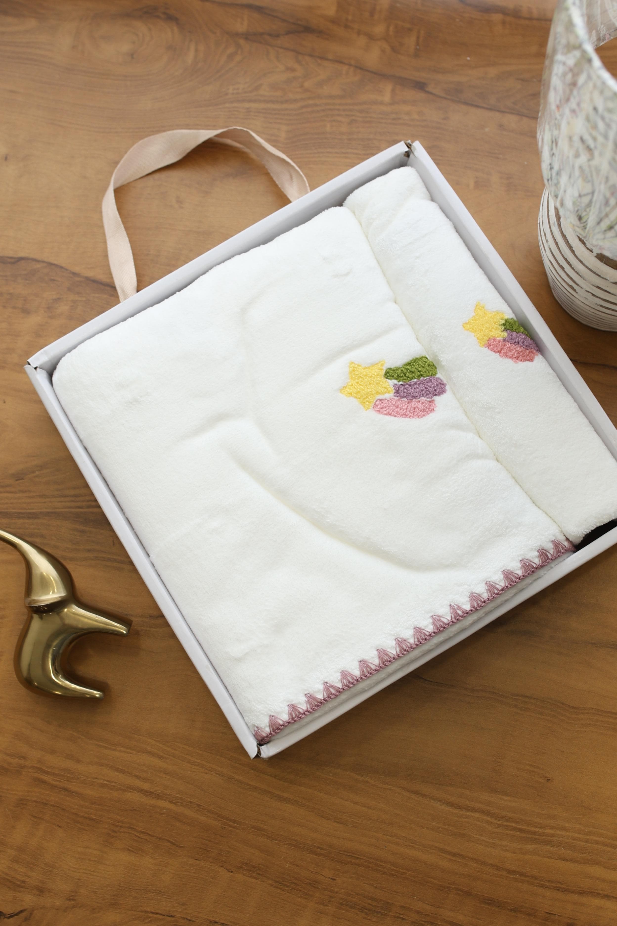 Premium embroidery towel set - set of 2