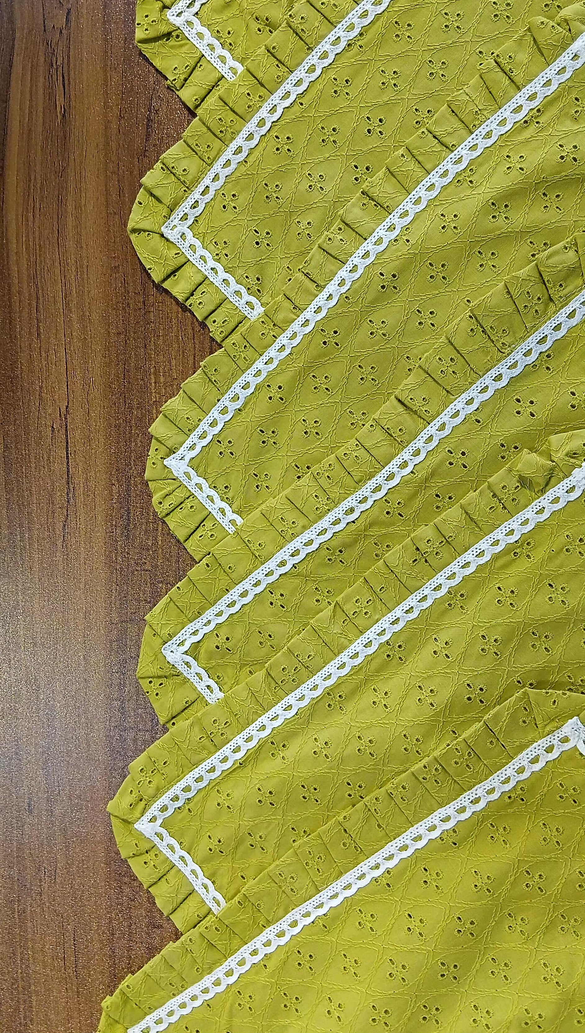 Sale: Runner/placemats Set
