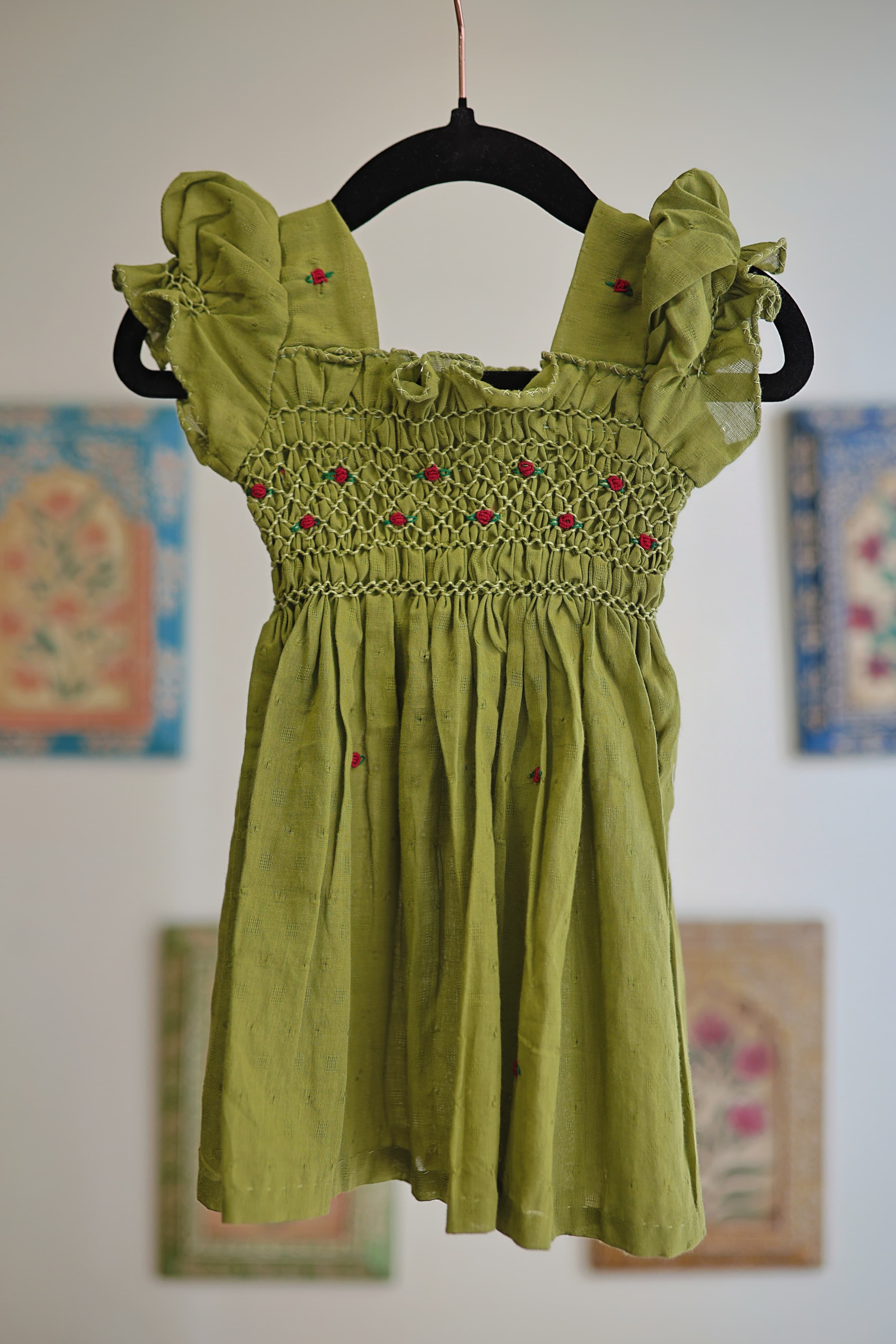 Xmas Kids smocked dress 10-12 months xmas