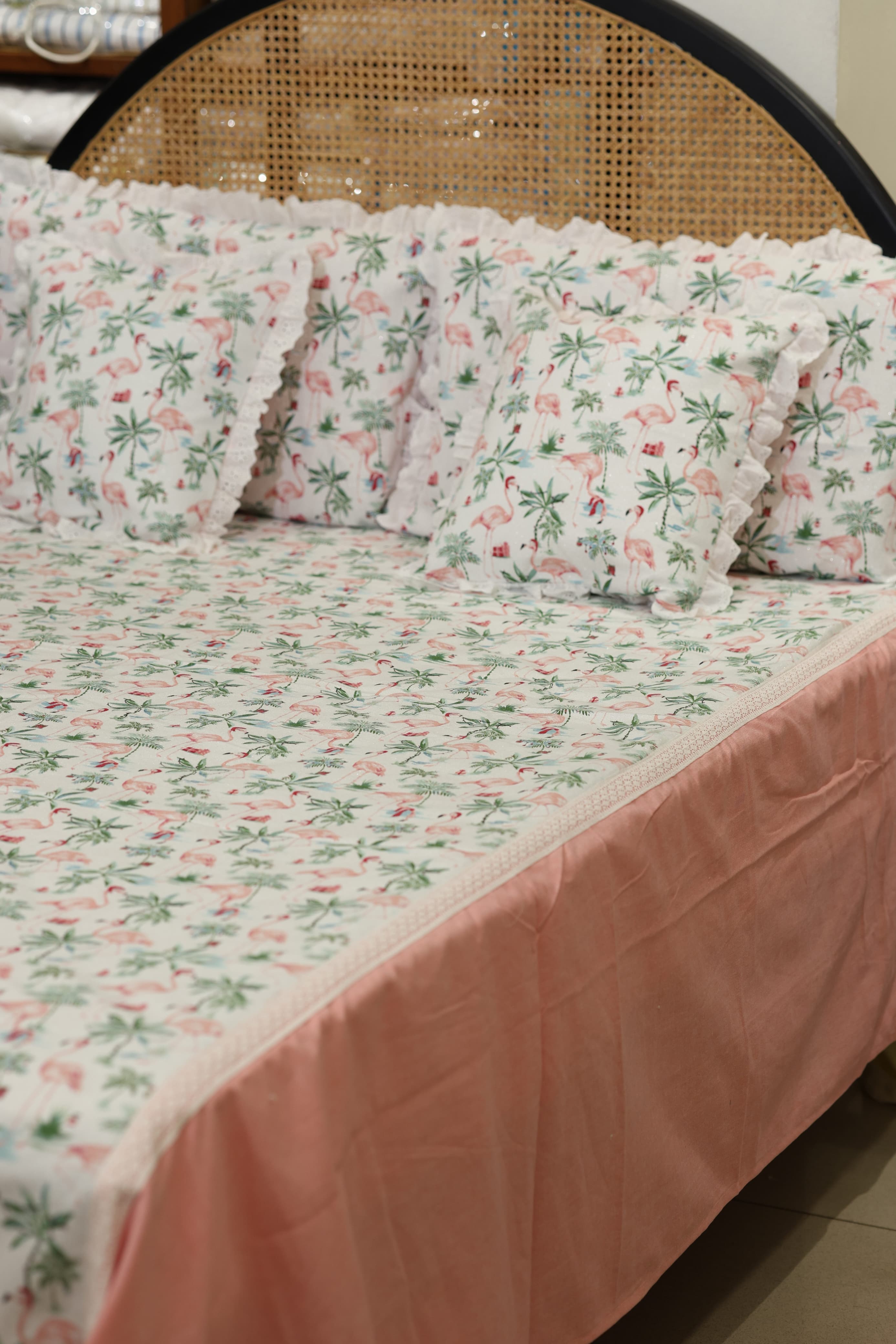 Bedsheets - Premium king floral printed lace bedsheet with cushion covers pink bud