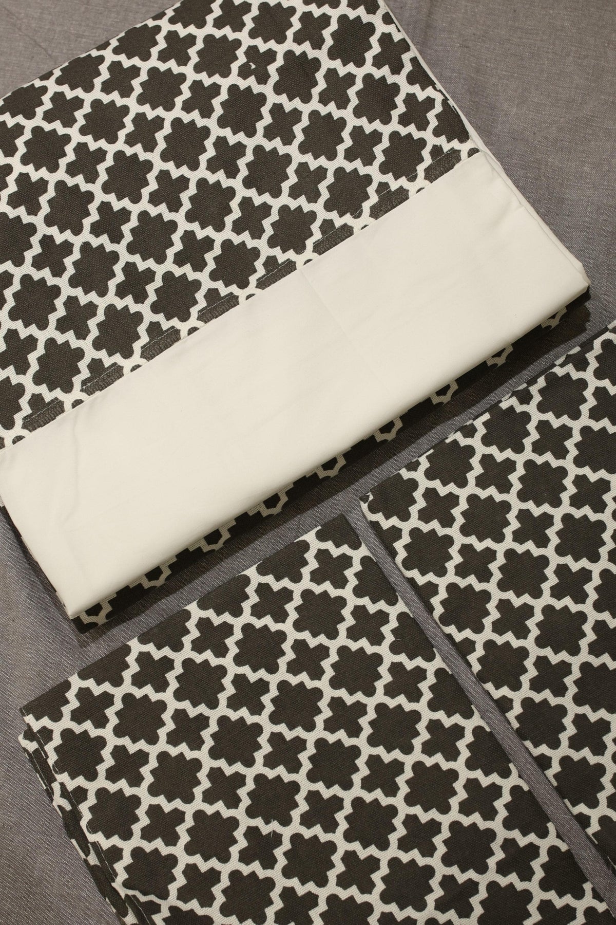 Bedsheets - King Daily use border bedsheets