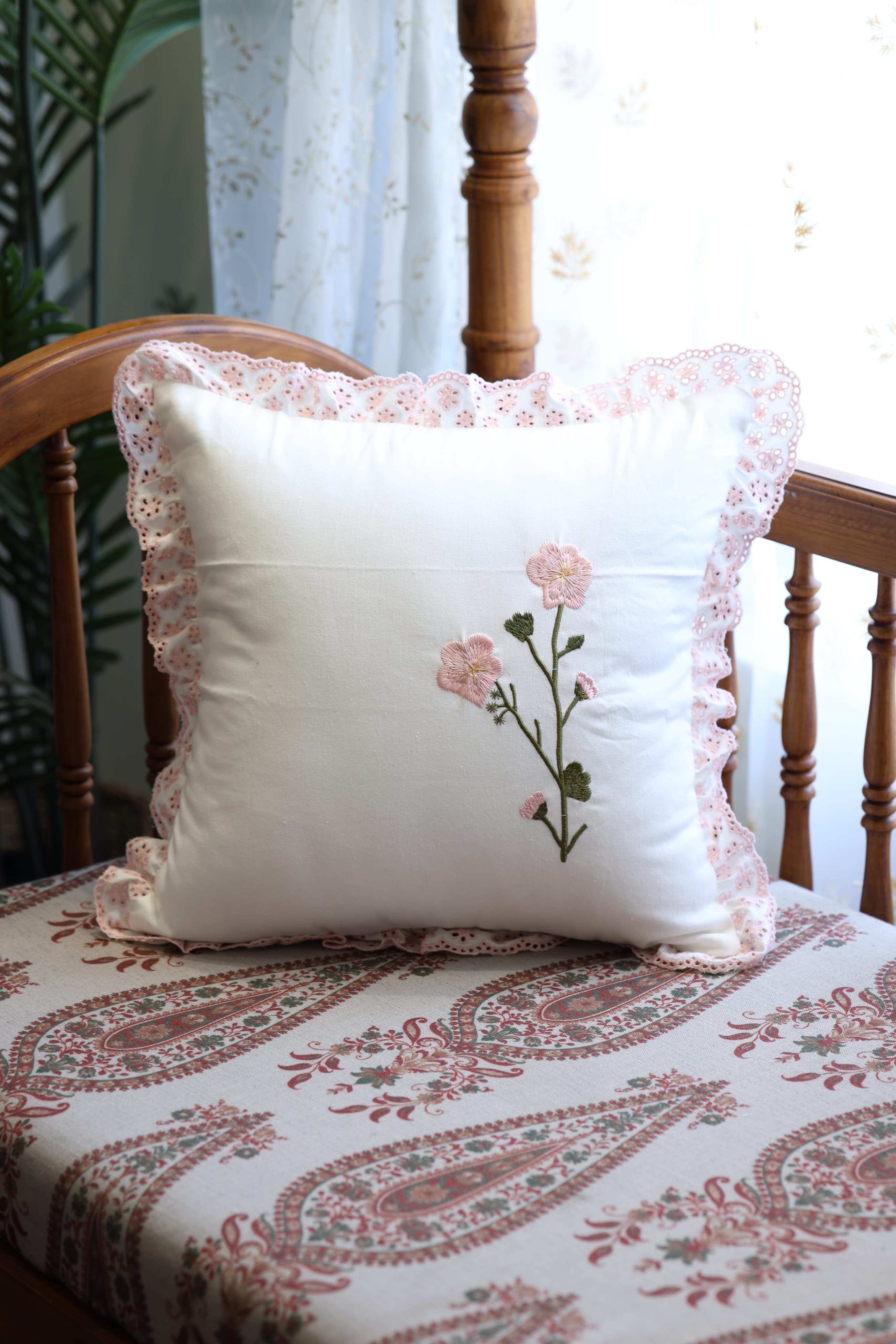 Cushion covers - Embroidery pink Petal