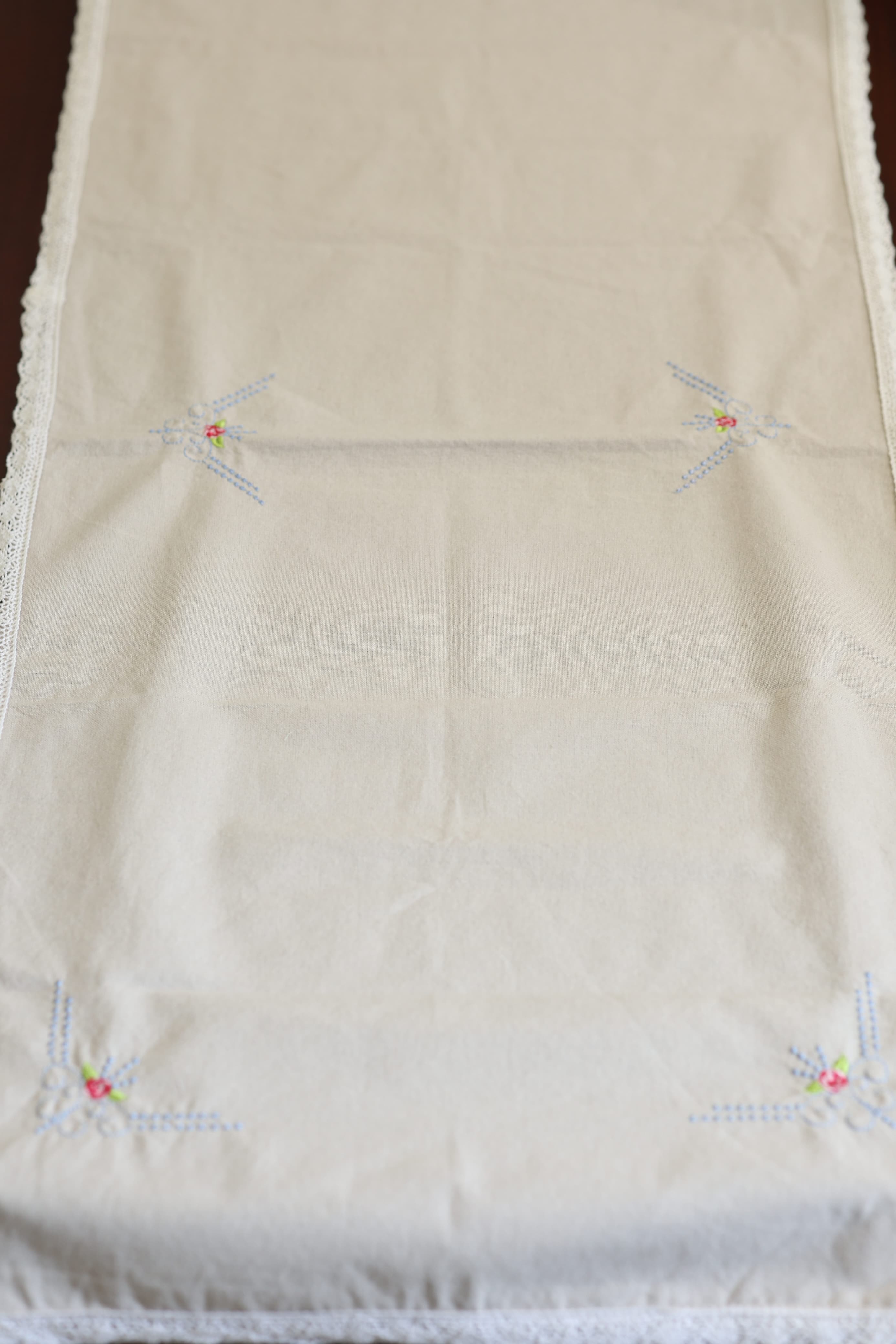 Table Runners - 8seater embroidery runner