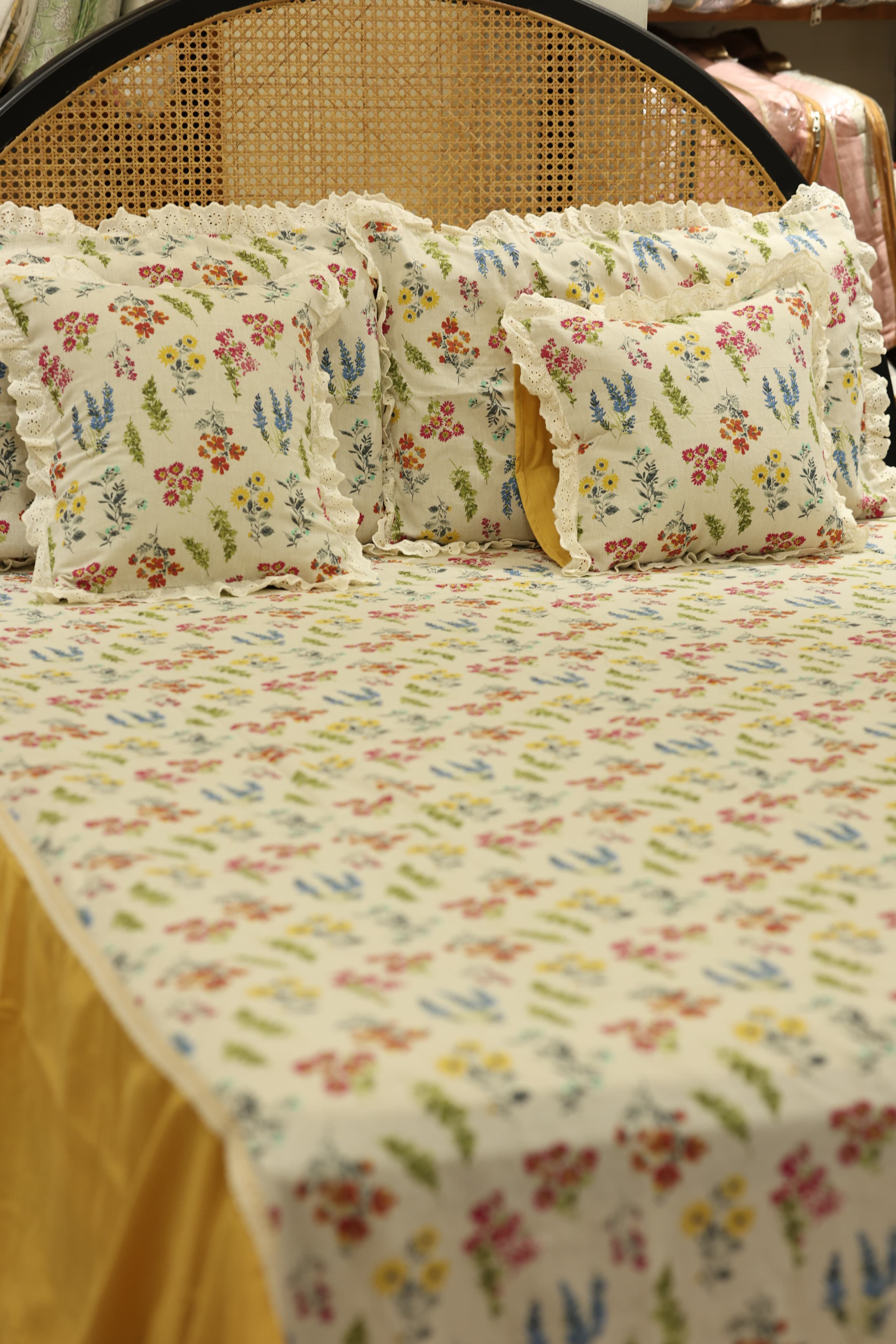Bedsheets - Premium King floral printed lace bedsheet with cushion covers bud