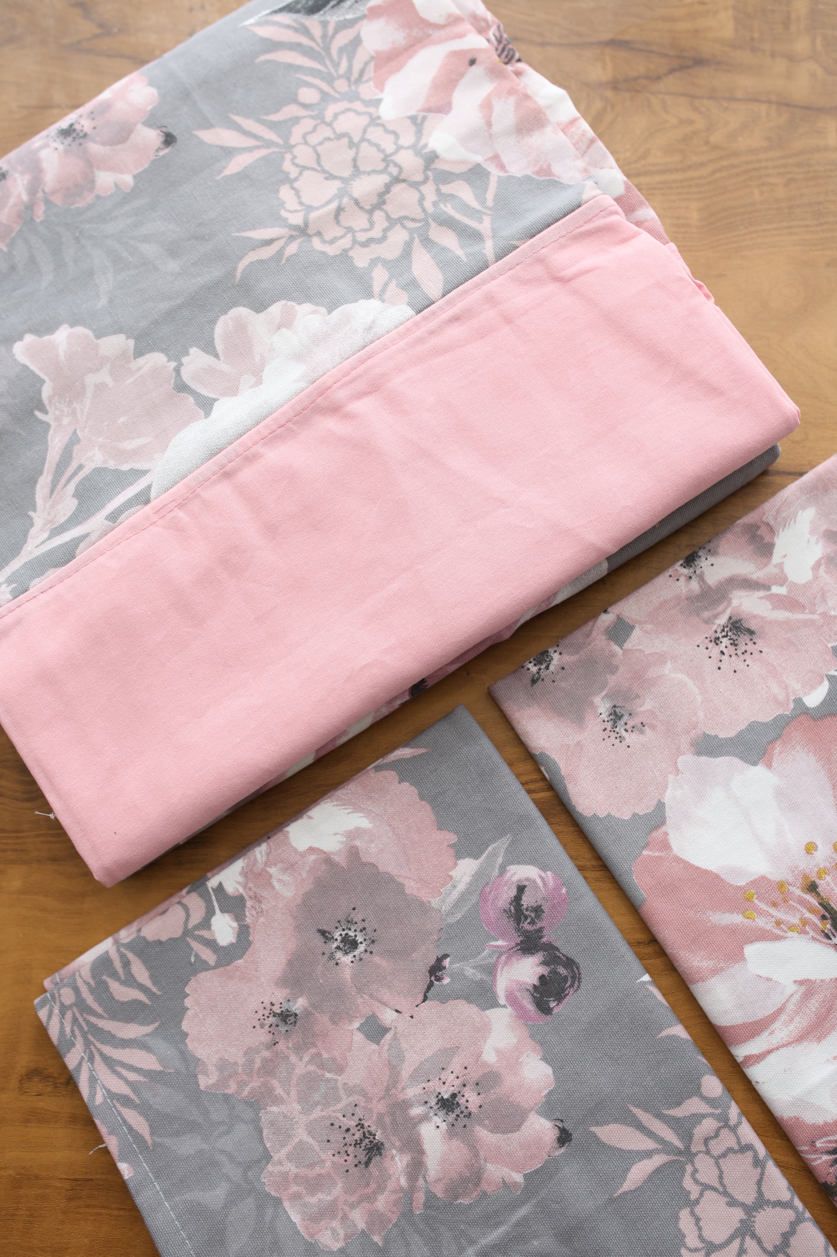 Bedsheets - King daily use border bedsheets