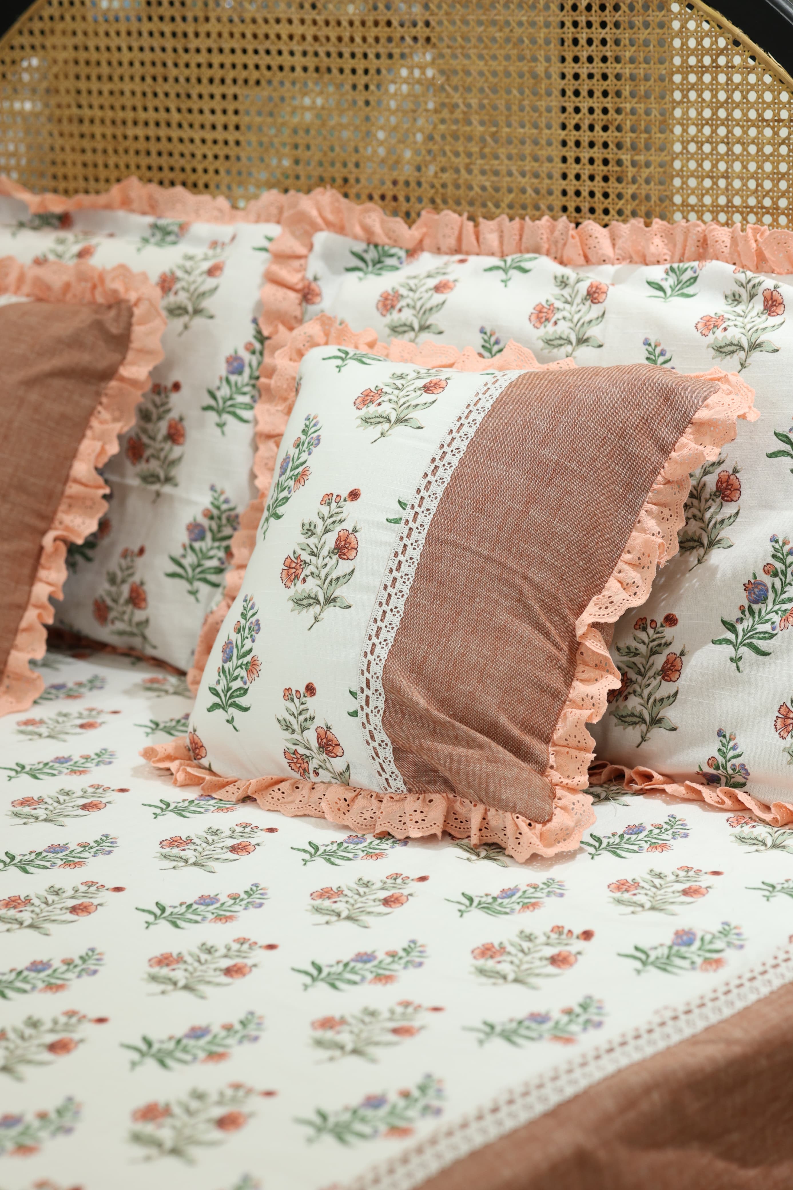 Bedsheets - Premium Queen floral printed lace bedsheet with cushion covers bud