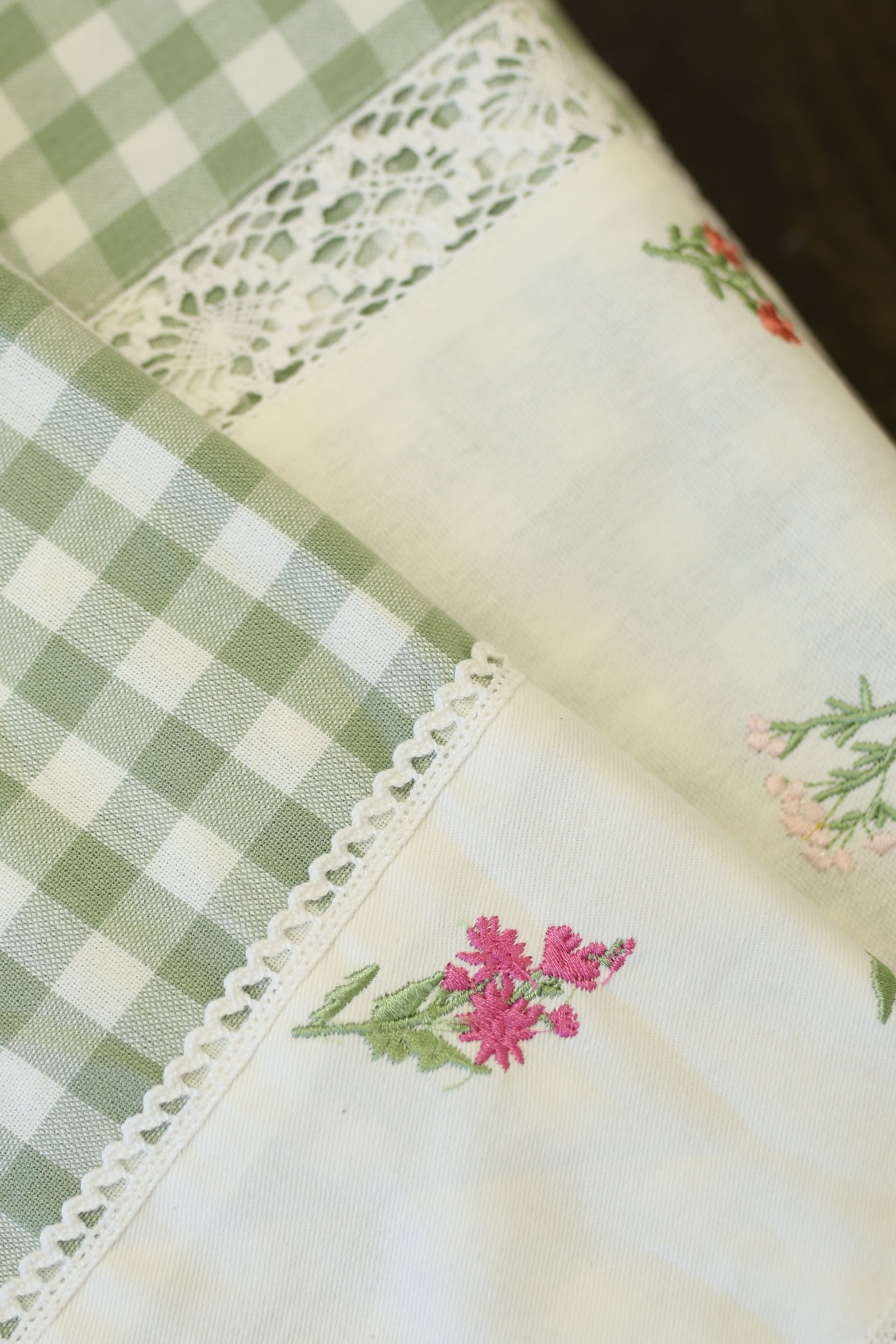 Check Floral Embroidery Bedspread bed sheet