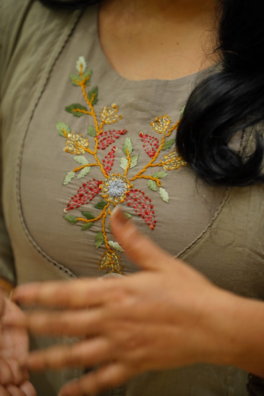 3 pcs mul cotton embroidered kurti set