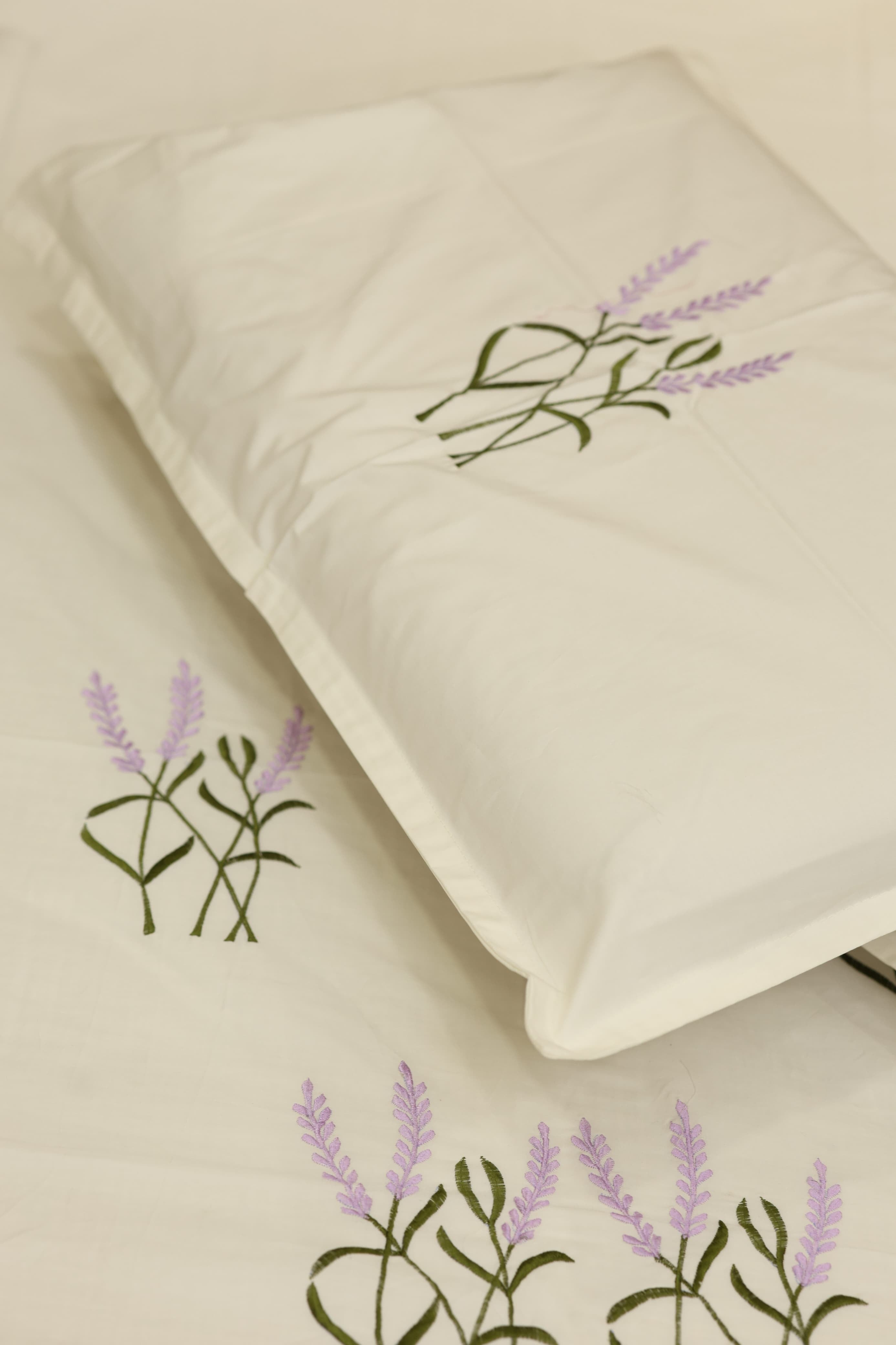 Bedsheets - Queen Premium Machine embroidery bedsheets MEQ