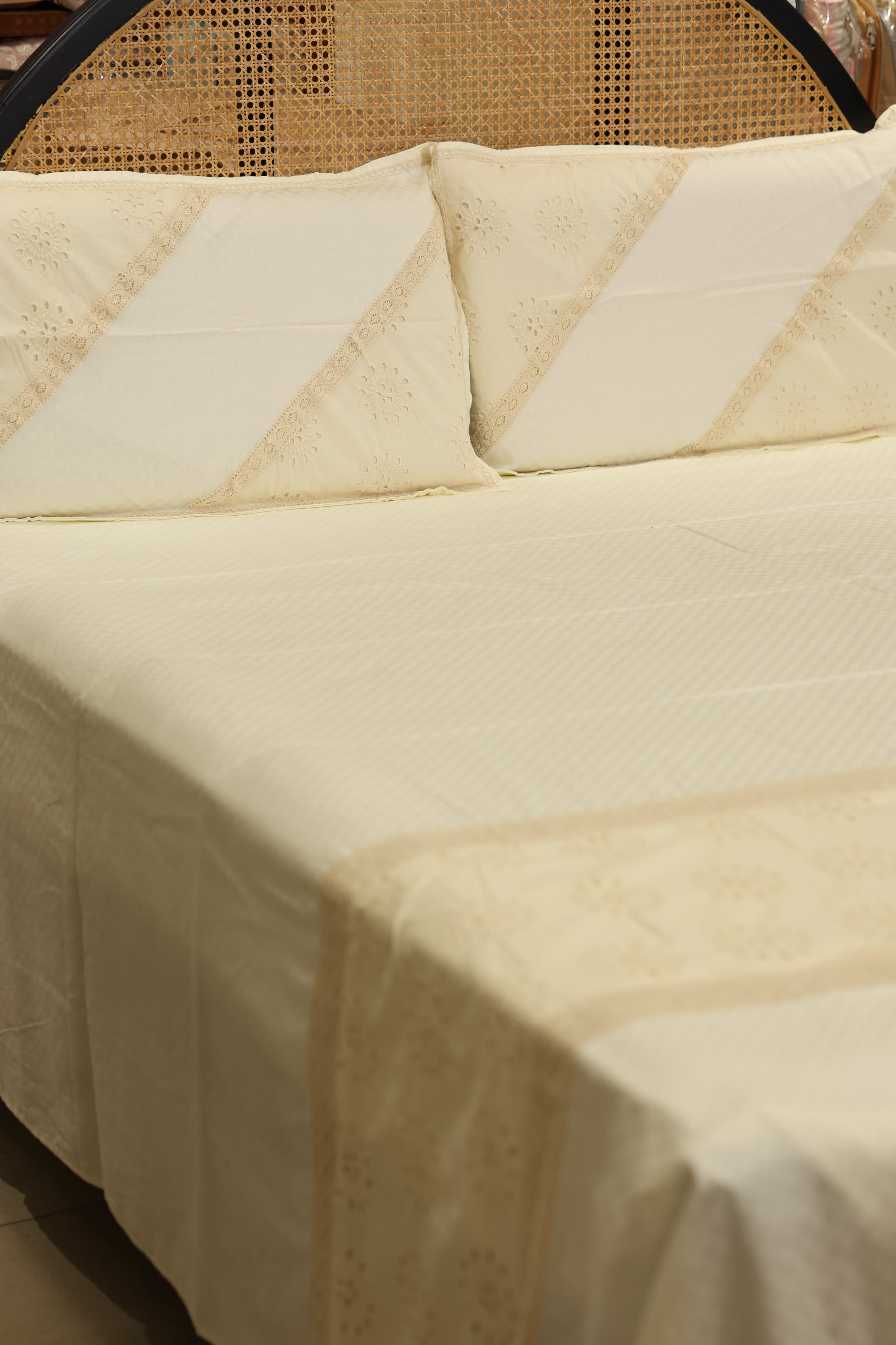 Bedsheets - Premium designer king bedsheets dd lace