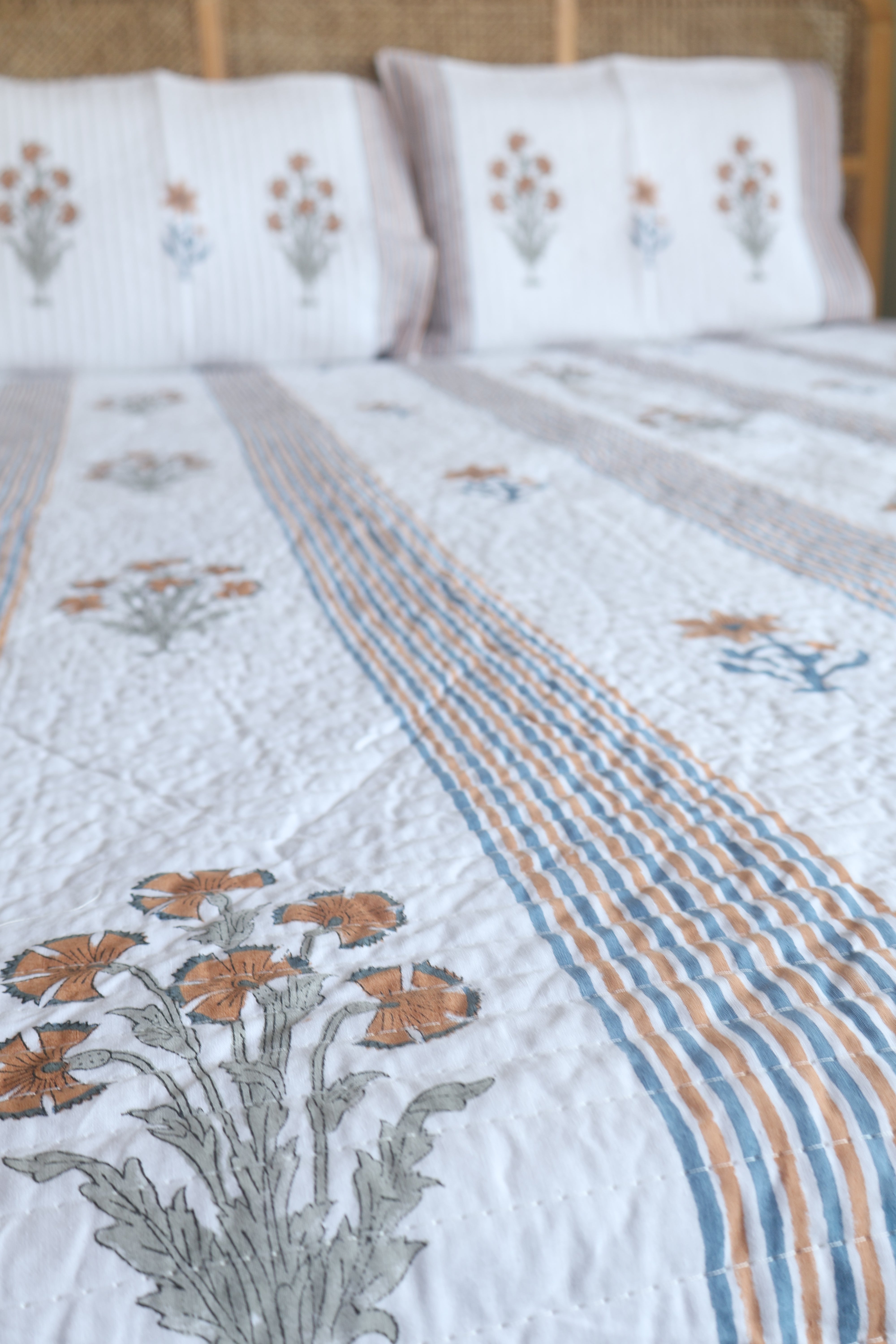 Quilted bedcover: Double (100inch*100inch)