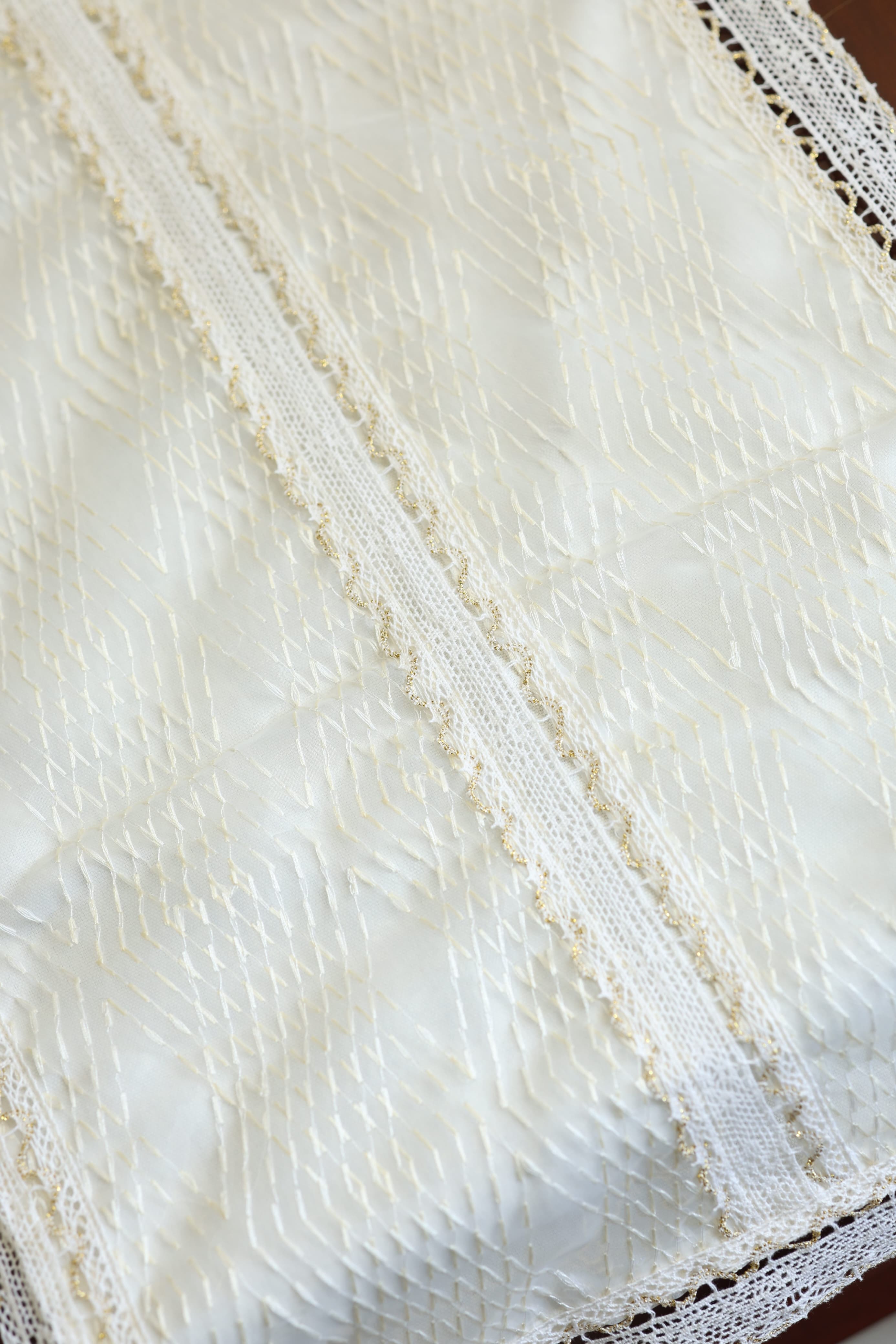 Table Runners - 8seater embroidery runner