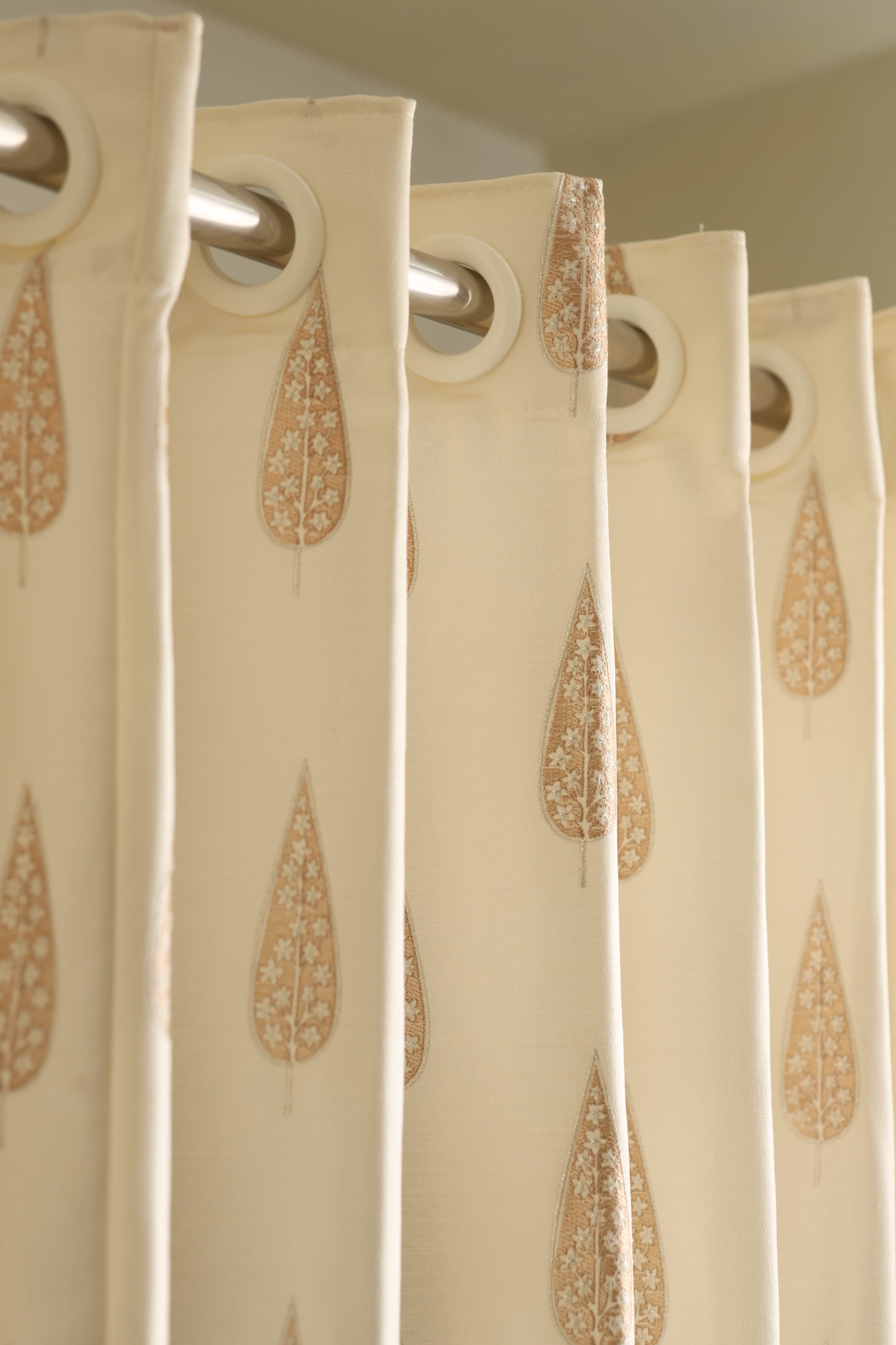 Curtains - Premium embroidery opaque curtains Zardozi