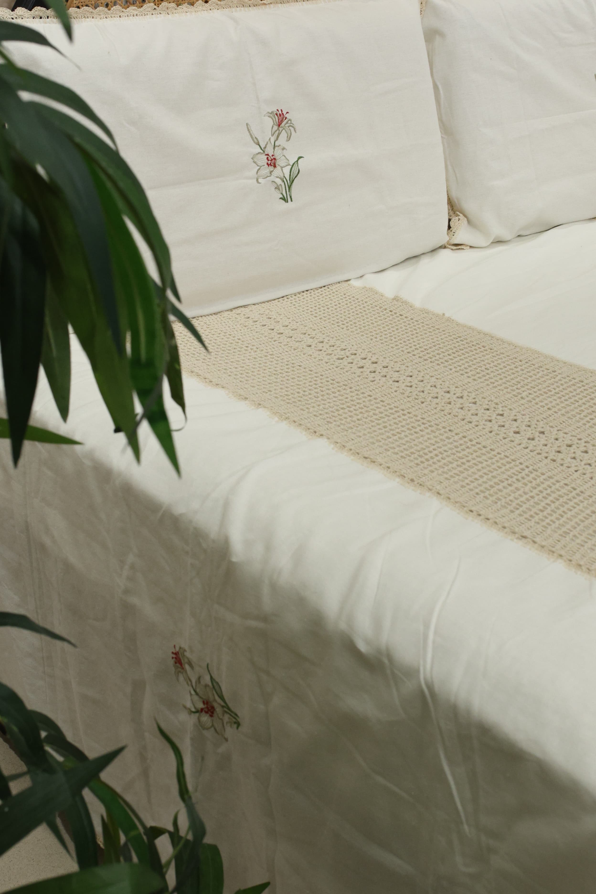 Premium Embroidery Floral Lily Crochet Bedspread Set