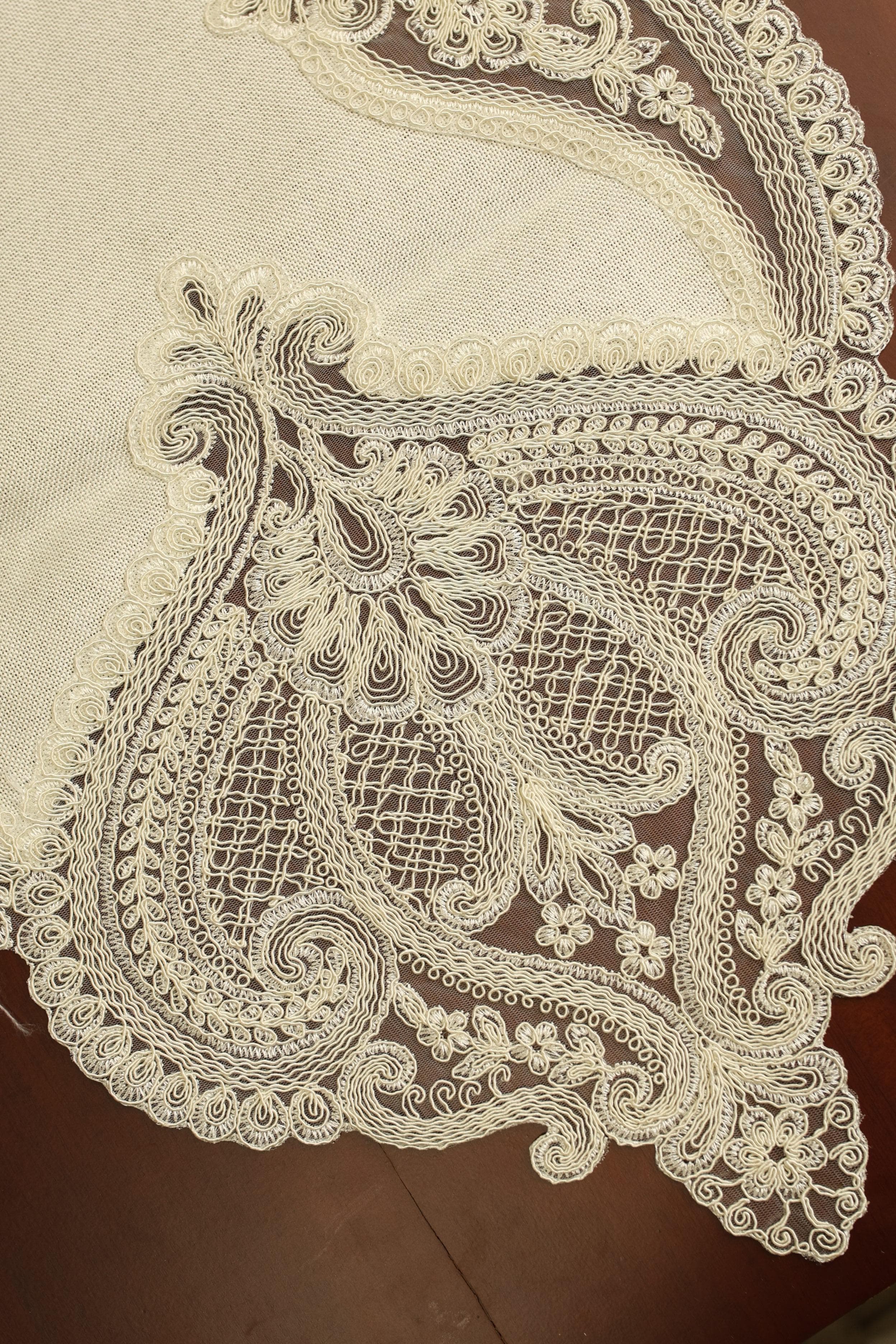 Table Runner - Silky runner - 6 seater