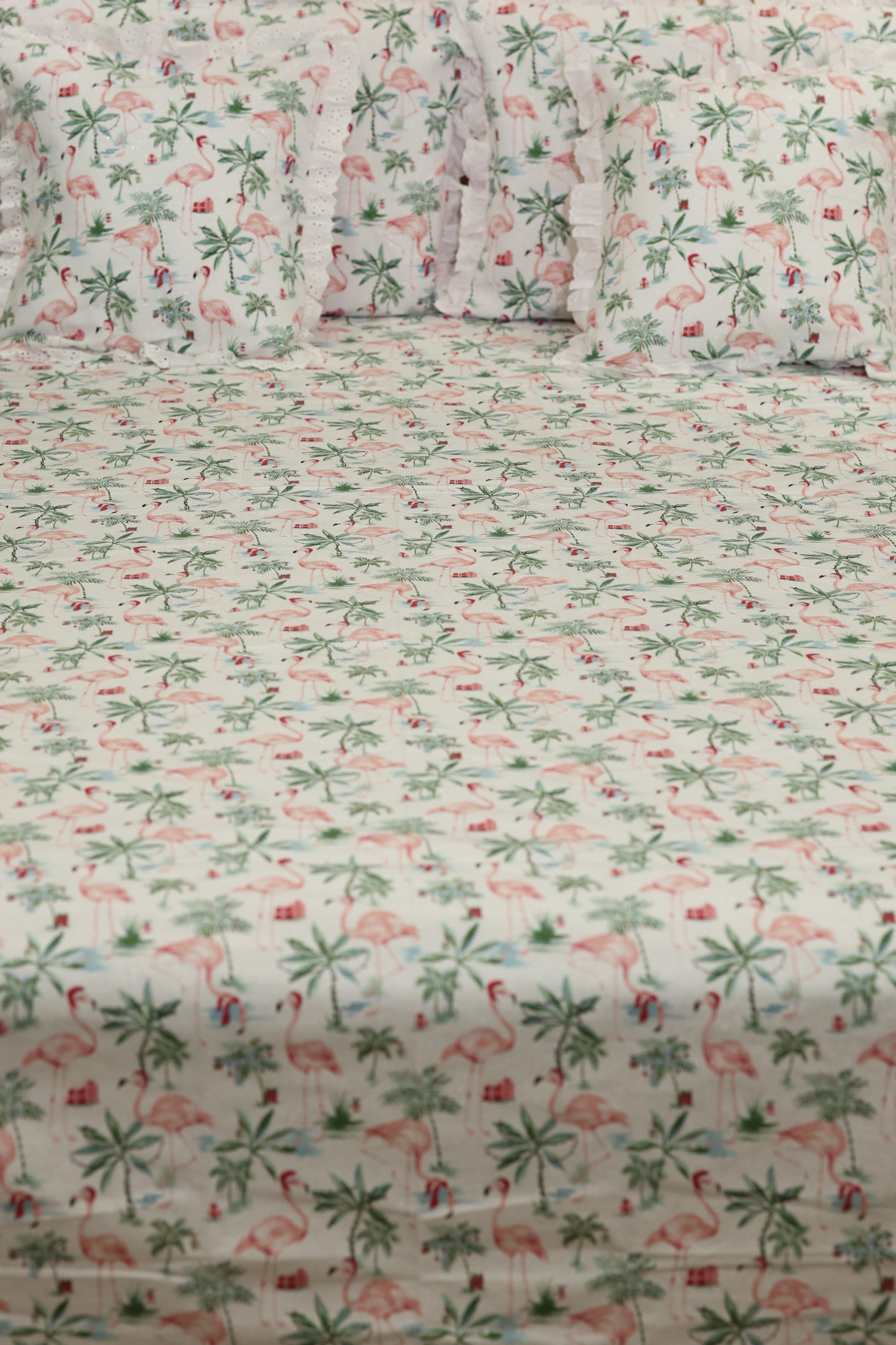 Bedsheets - Premium king floral printed lace bedsheet with cushion covers pink bud