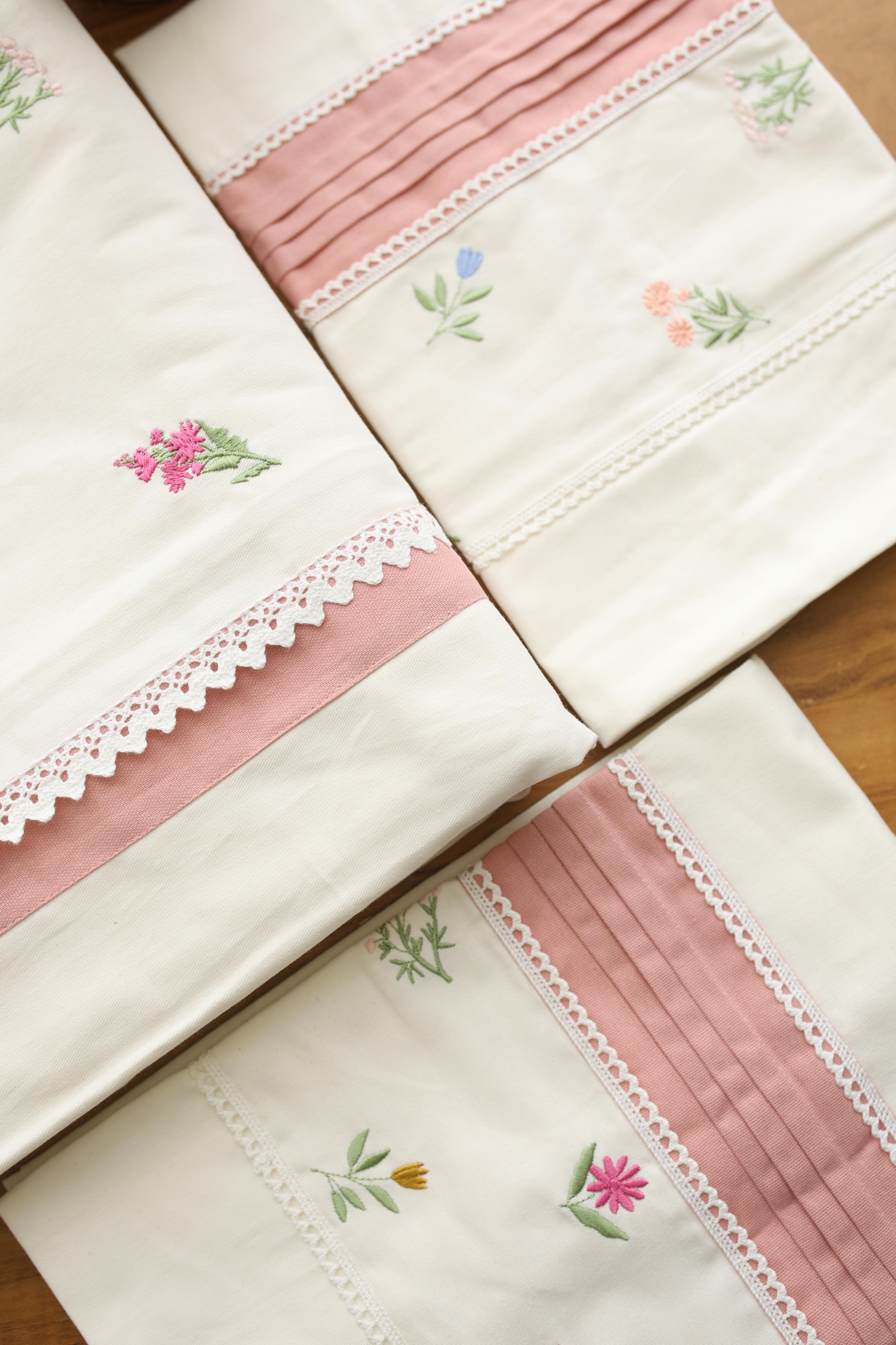 Bedsheets - King premium Machine Embroidery Bedsheet multi