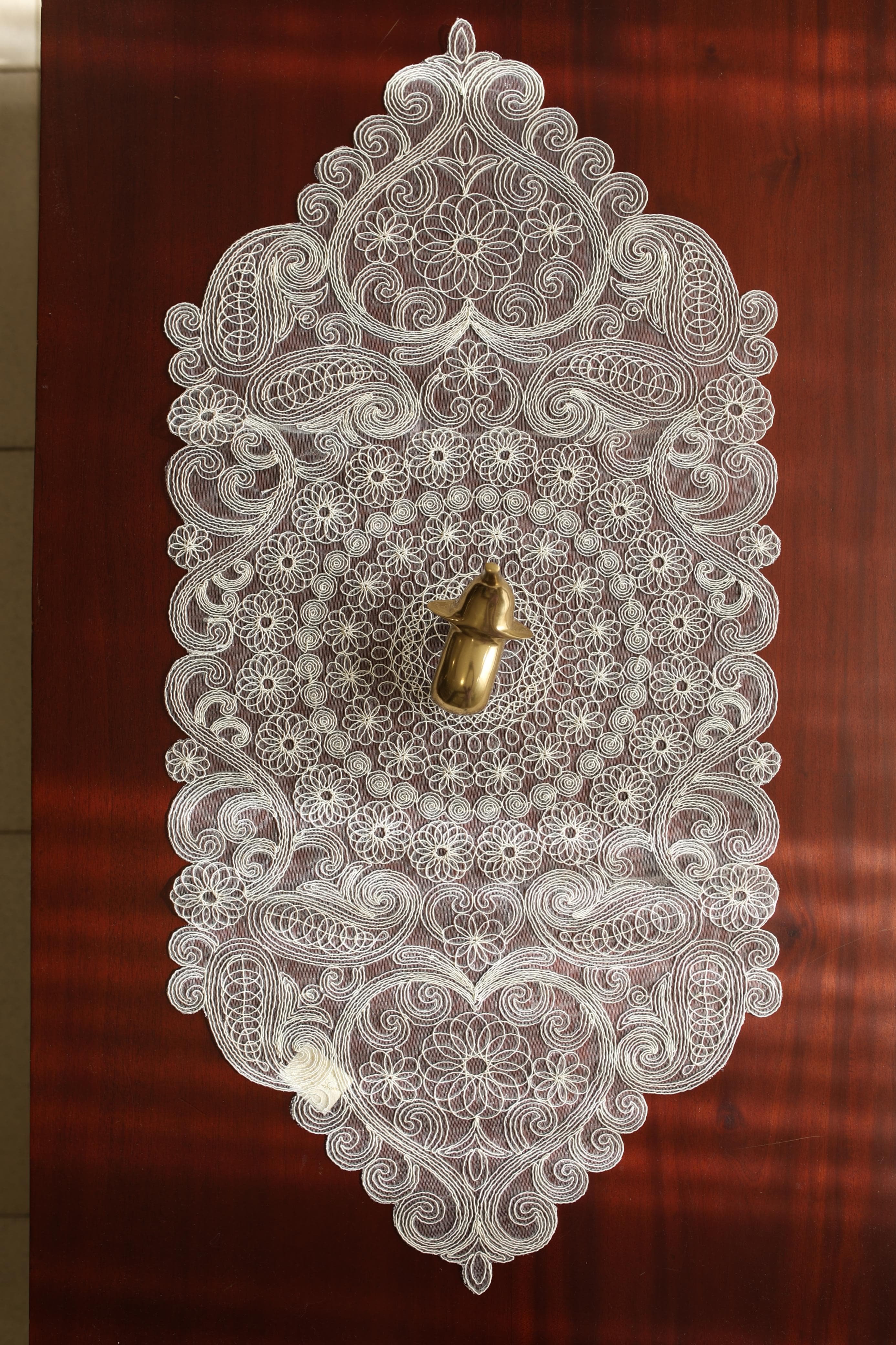 Table Runner - Net embroidery / Table centre