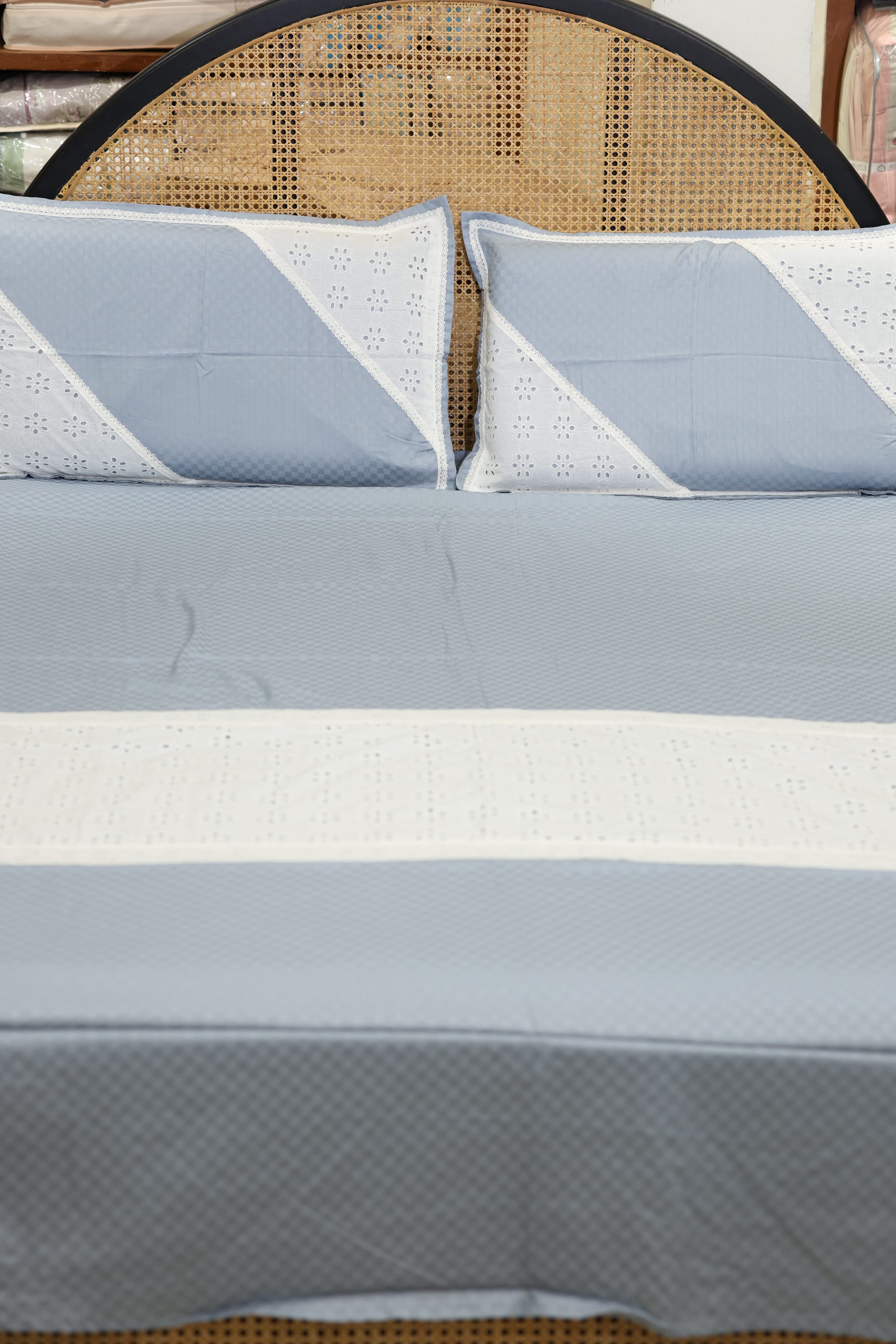Bedsheets - Premium designer Queen bedsheets dd lace