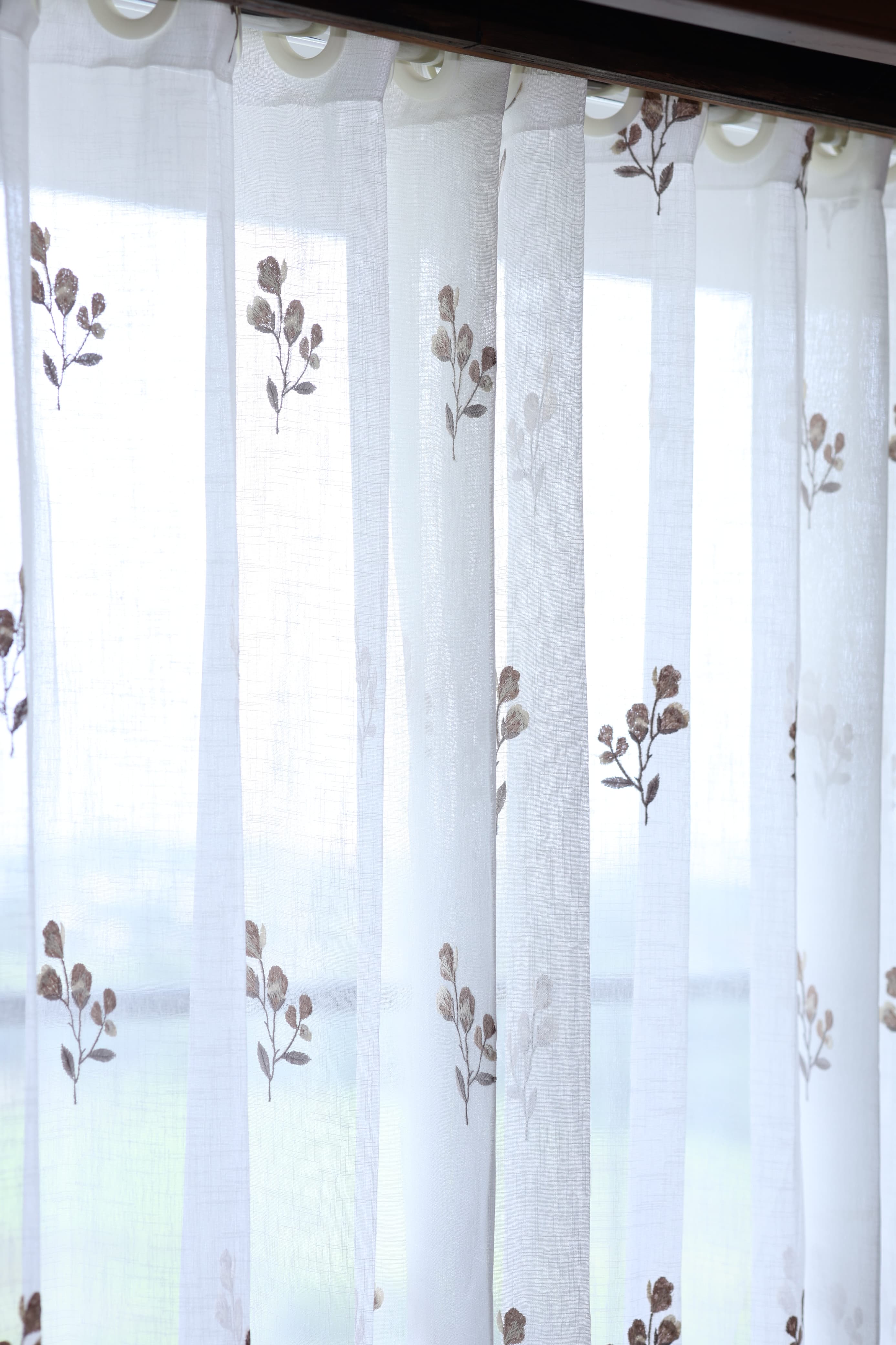 Floral embroidery sheer Curtain : Brown shine