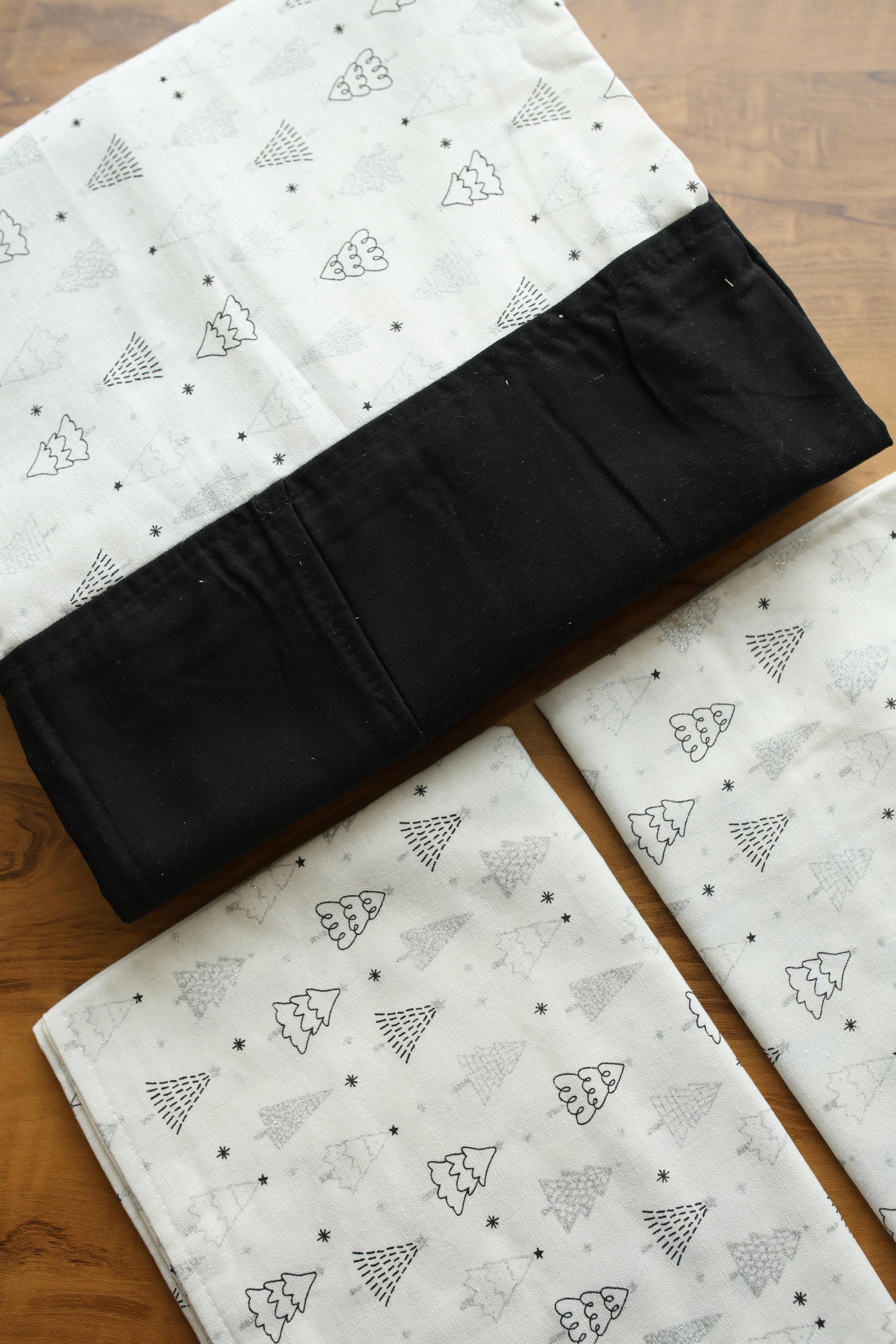 Bedsheets - King daily use border bedsheets