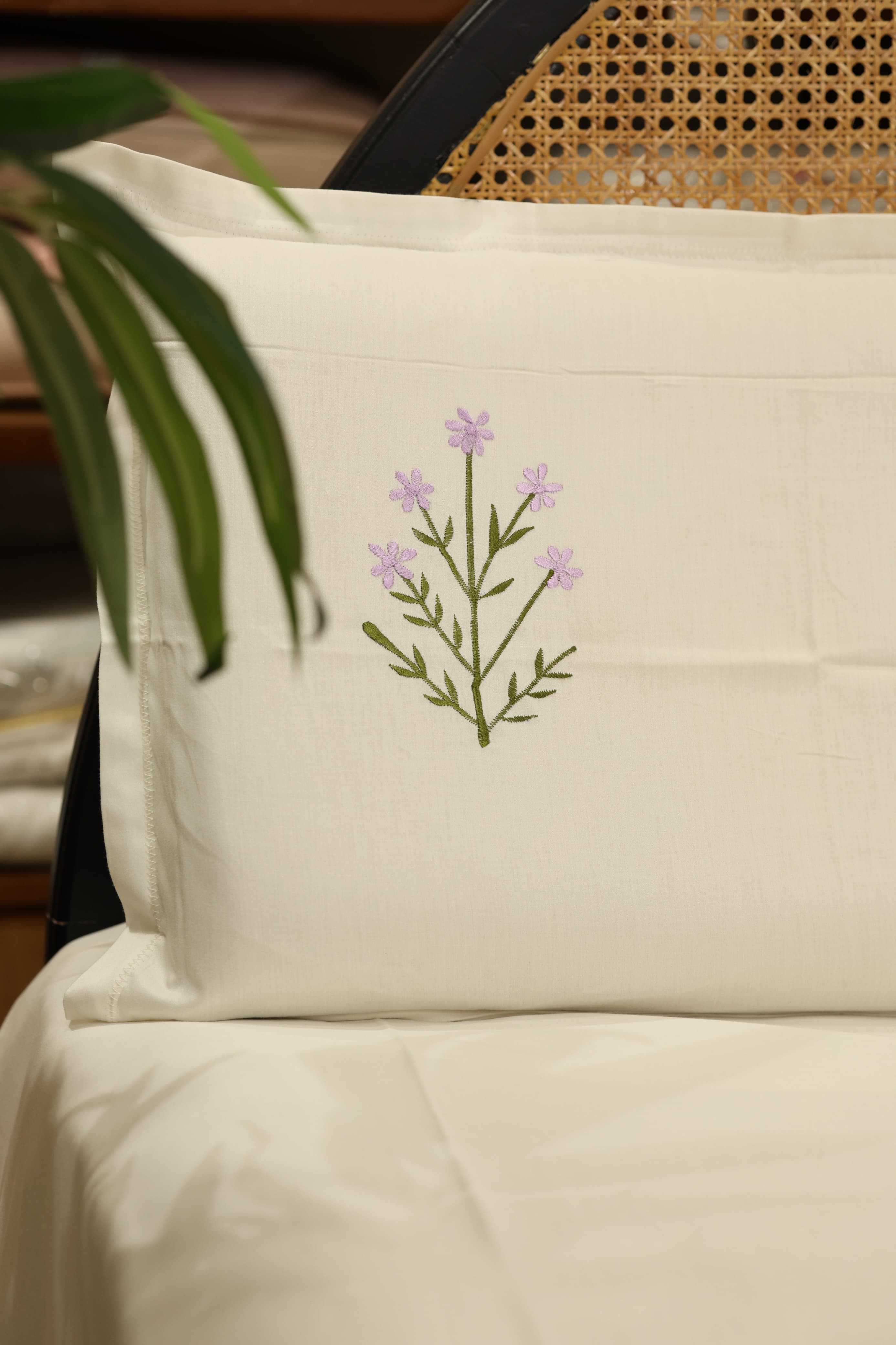 Bedsheets - King Premium Machine embroidery bedsheets MEK
