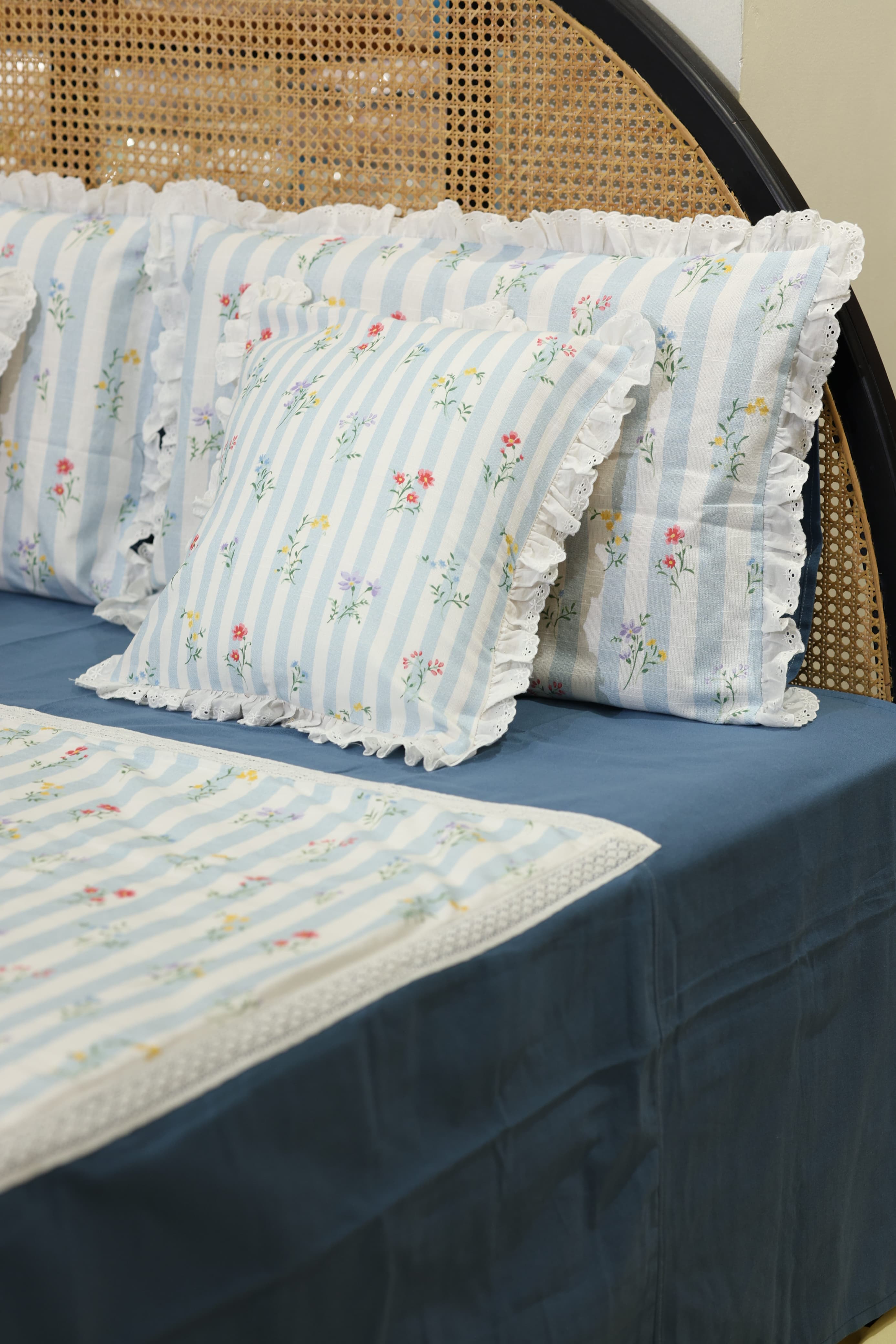 Bedsheets - Premium king floral printed lace bedsheet with cushion covers Blue bud