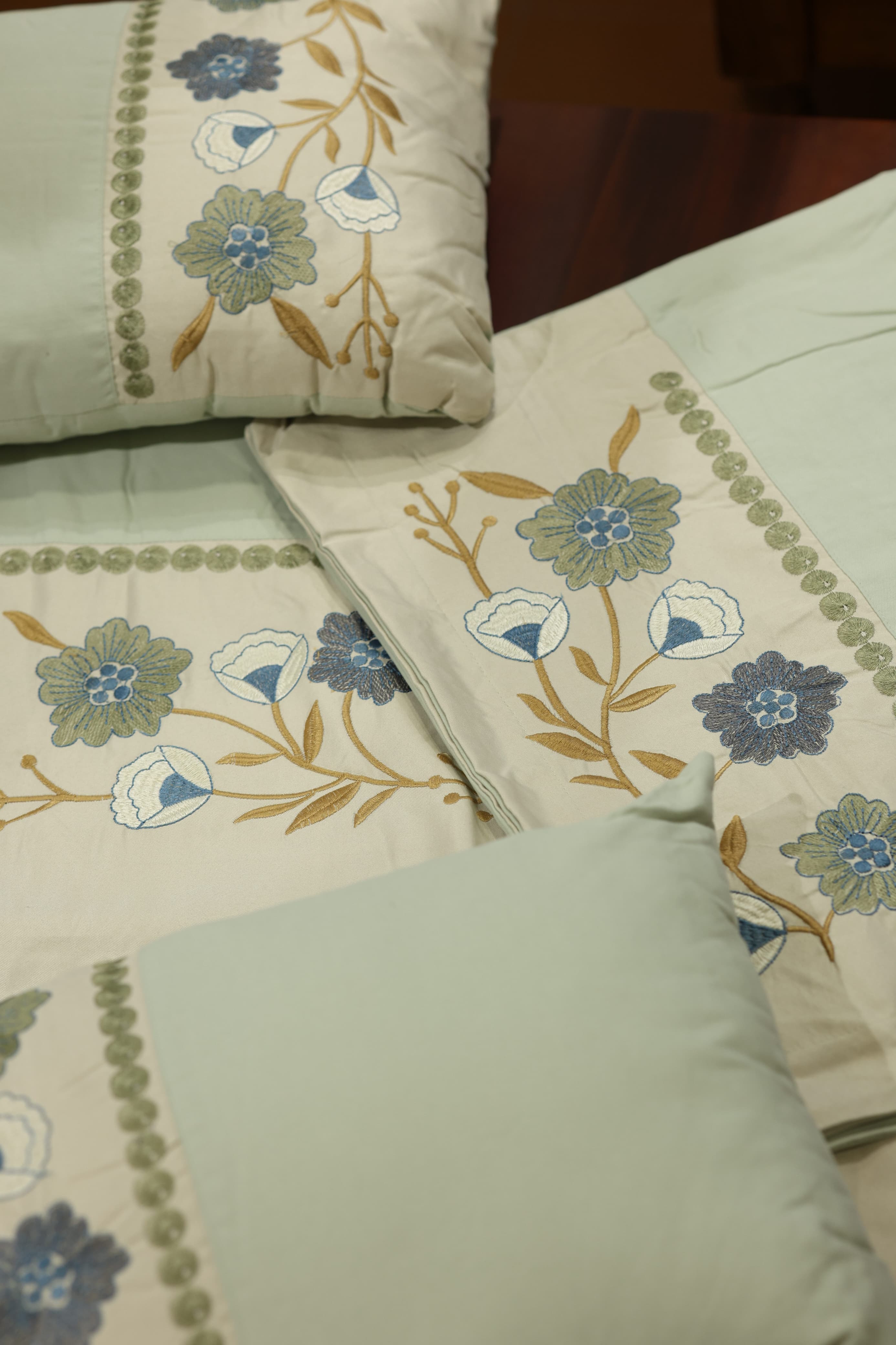 Full bedding set - King Premium embroidery 5 pcs set