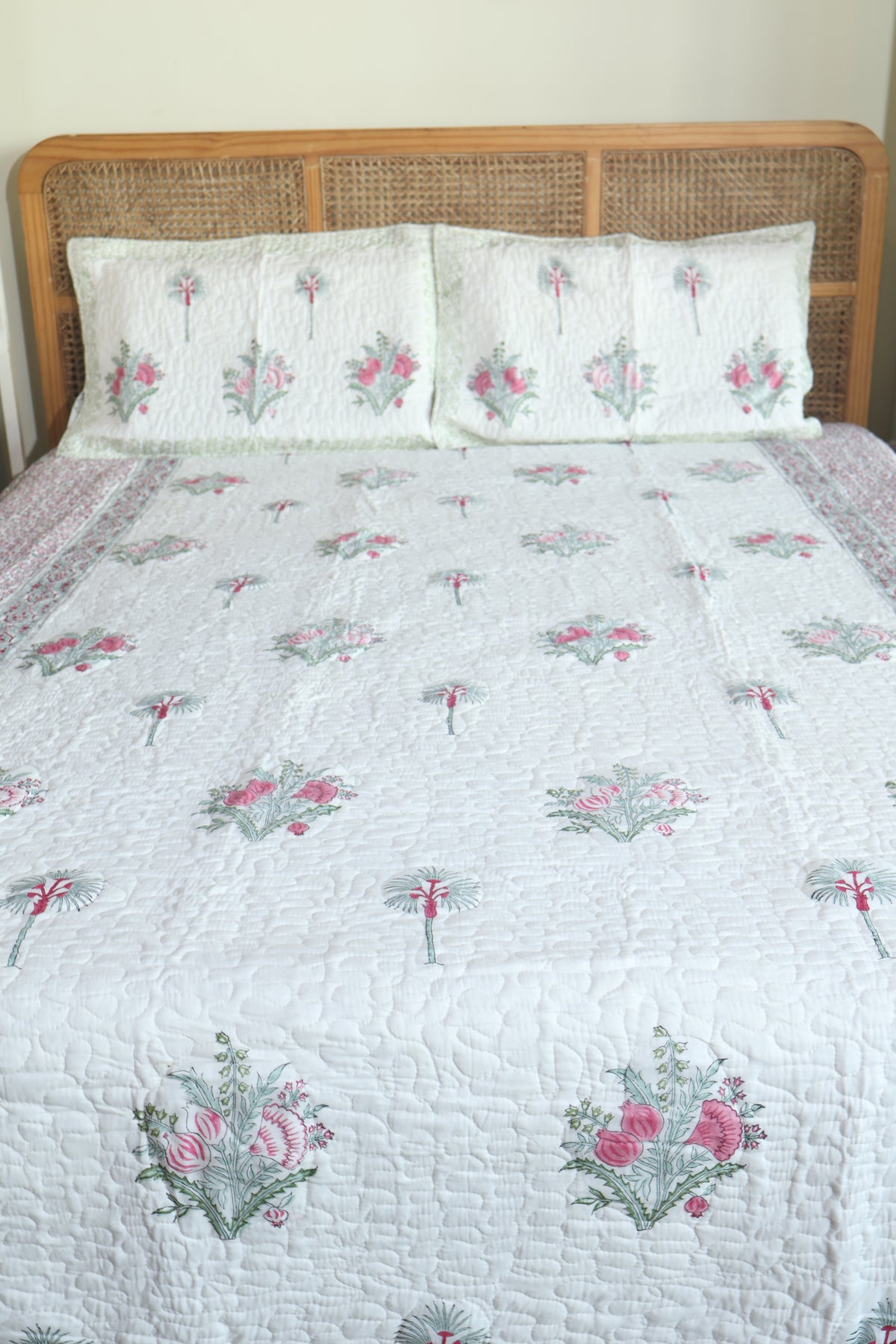 Quilted bedcover: Double (100inch*100inch)